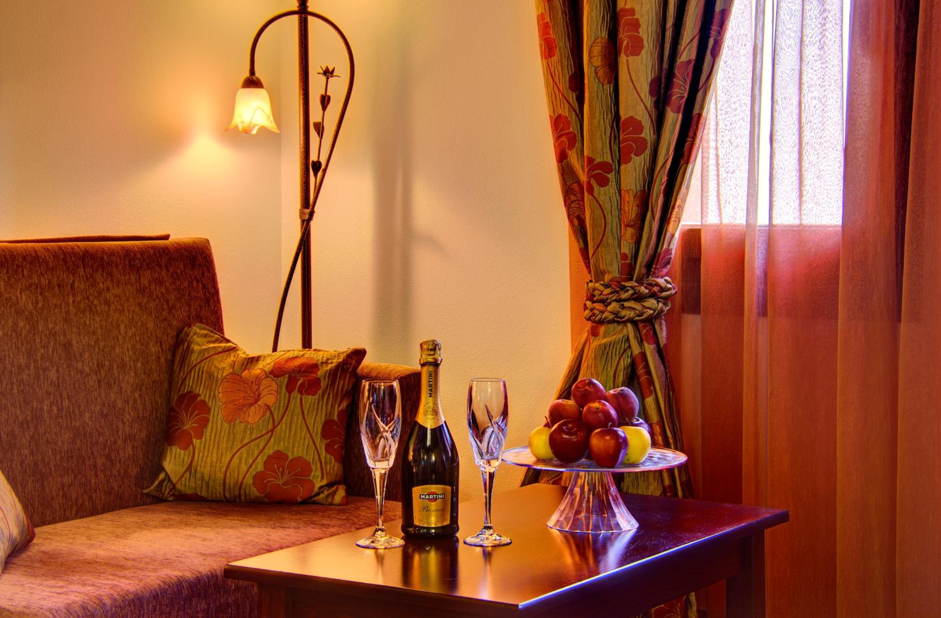 Suite with Spa Bath photo 3