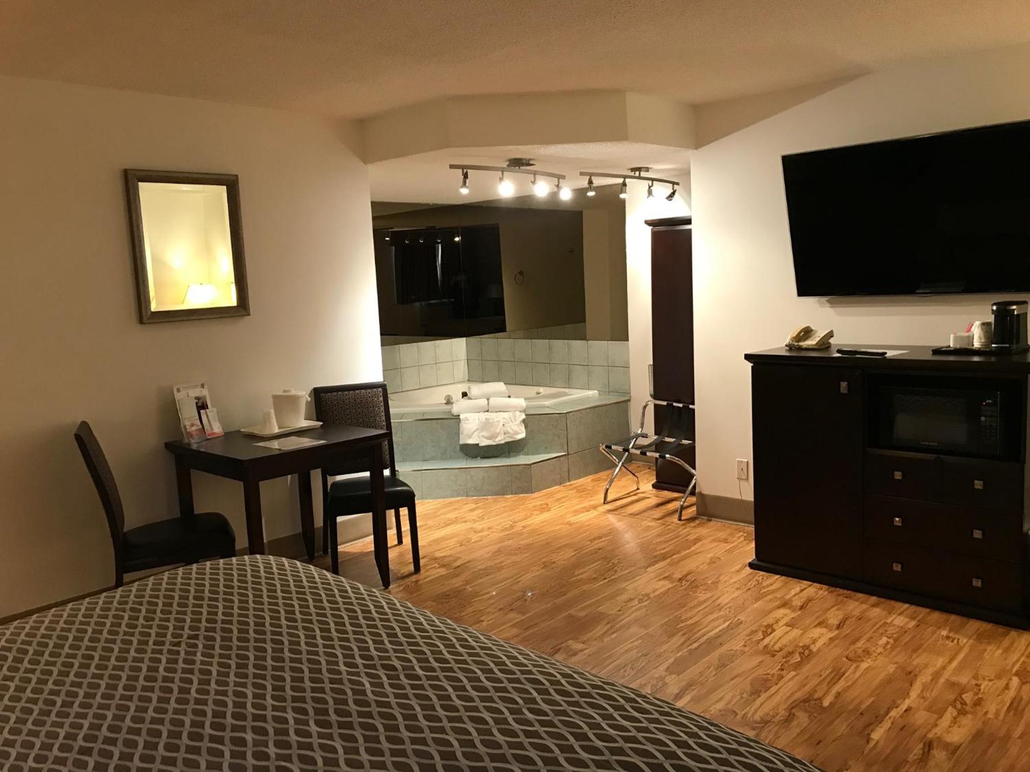 King Room with Spa Bath