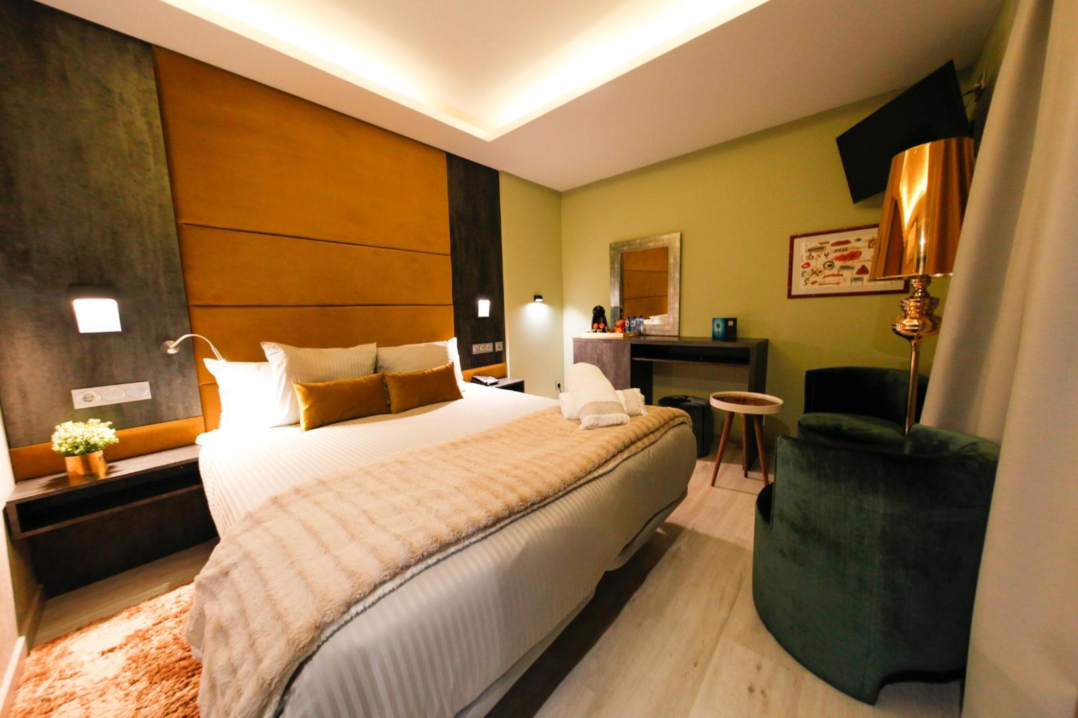 Large Double Room - Photo 1