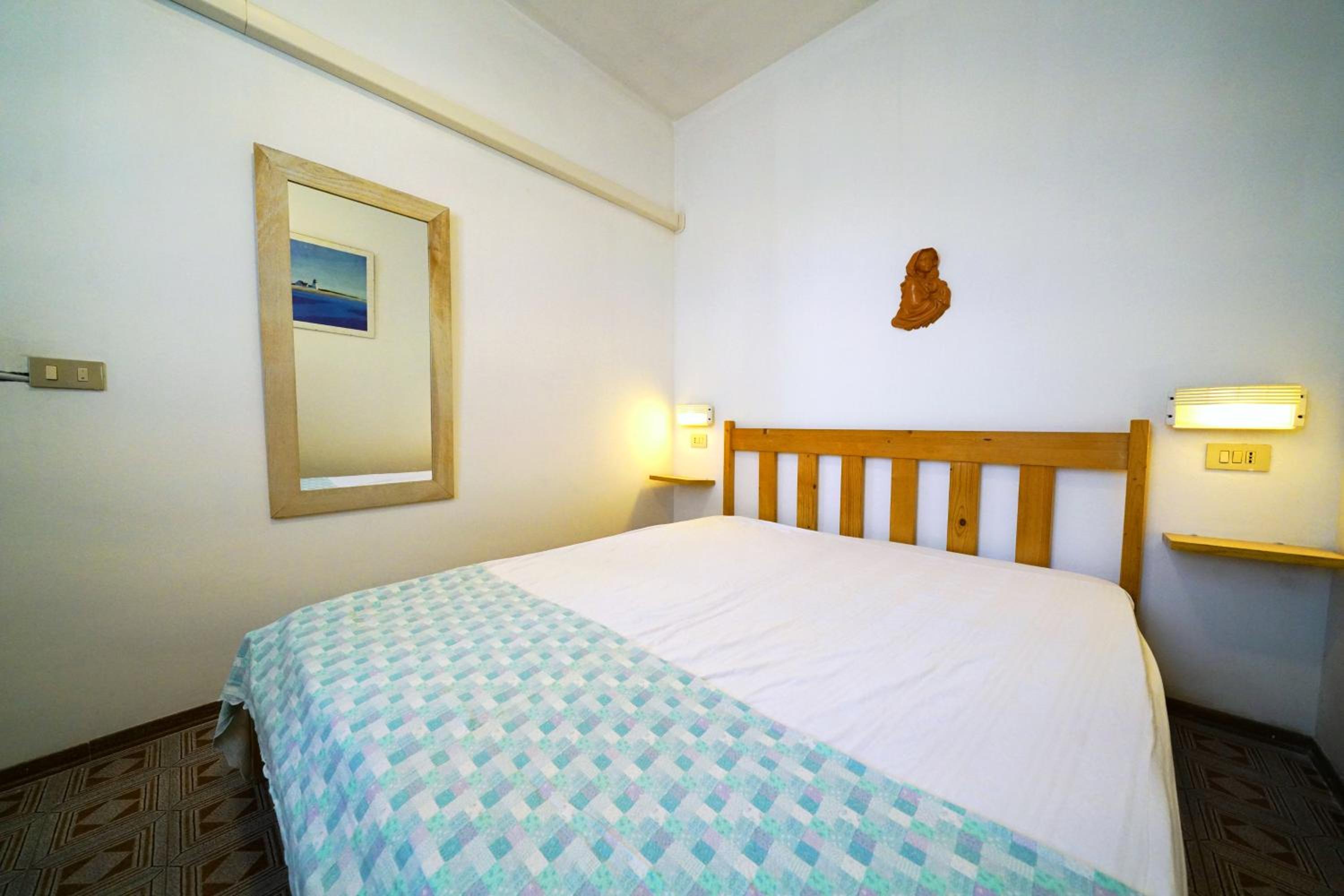 Three-Bedroom House - Photo 3