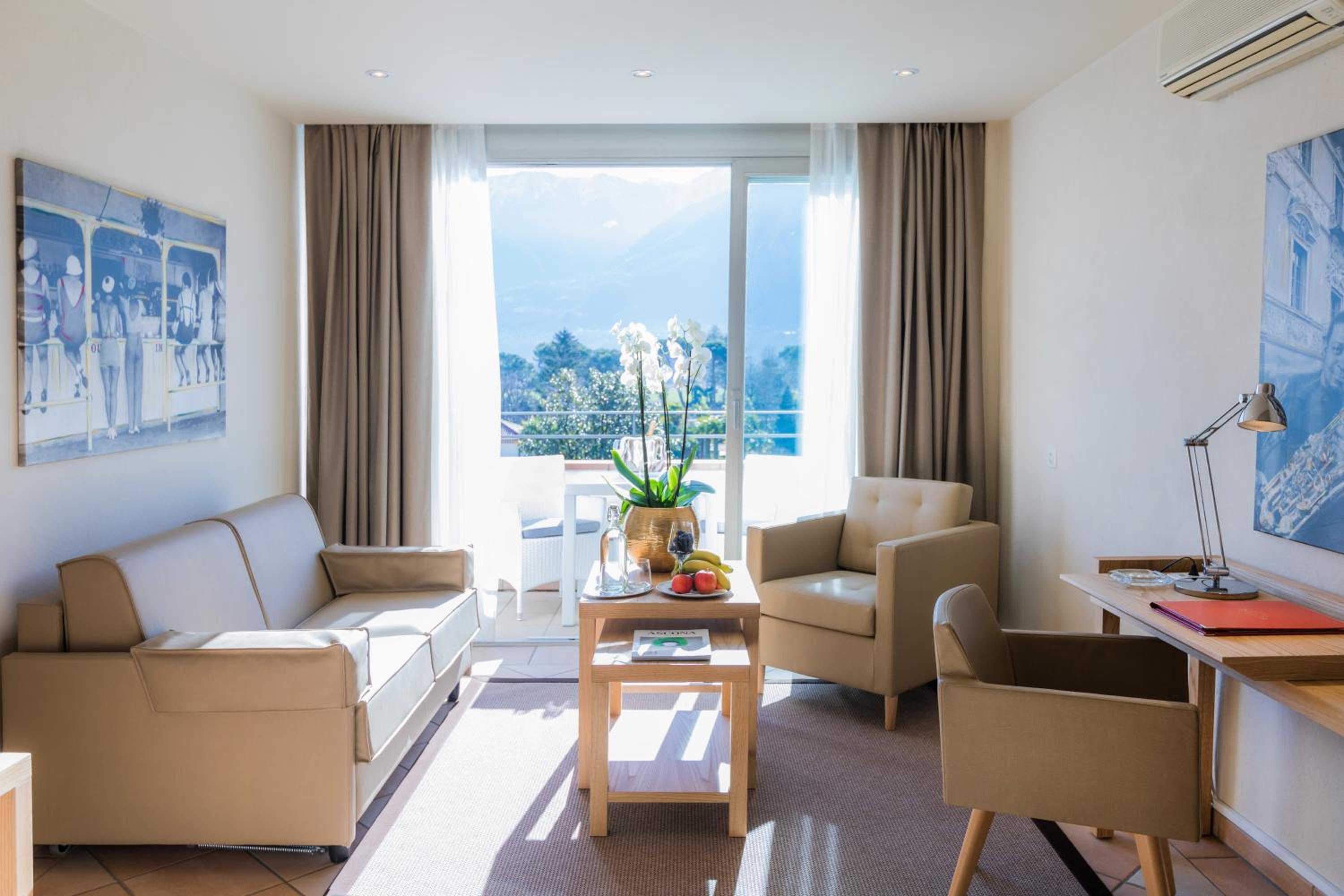 Deluxe Double Room with Balcony and Spa Access - Photo 15