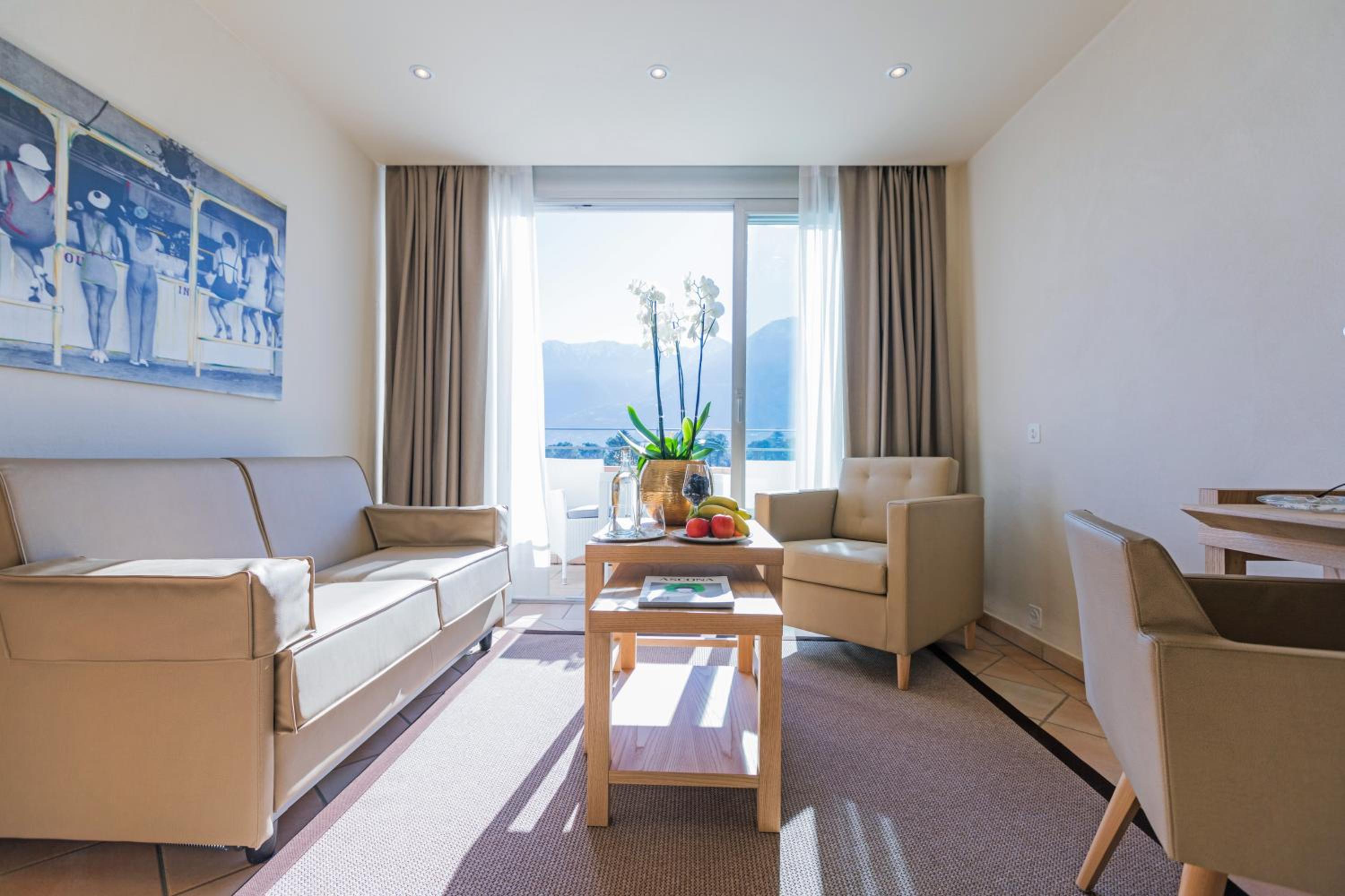 Deluxe Double Room with Balcony and Spa Access - Photo 14