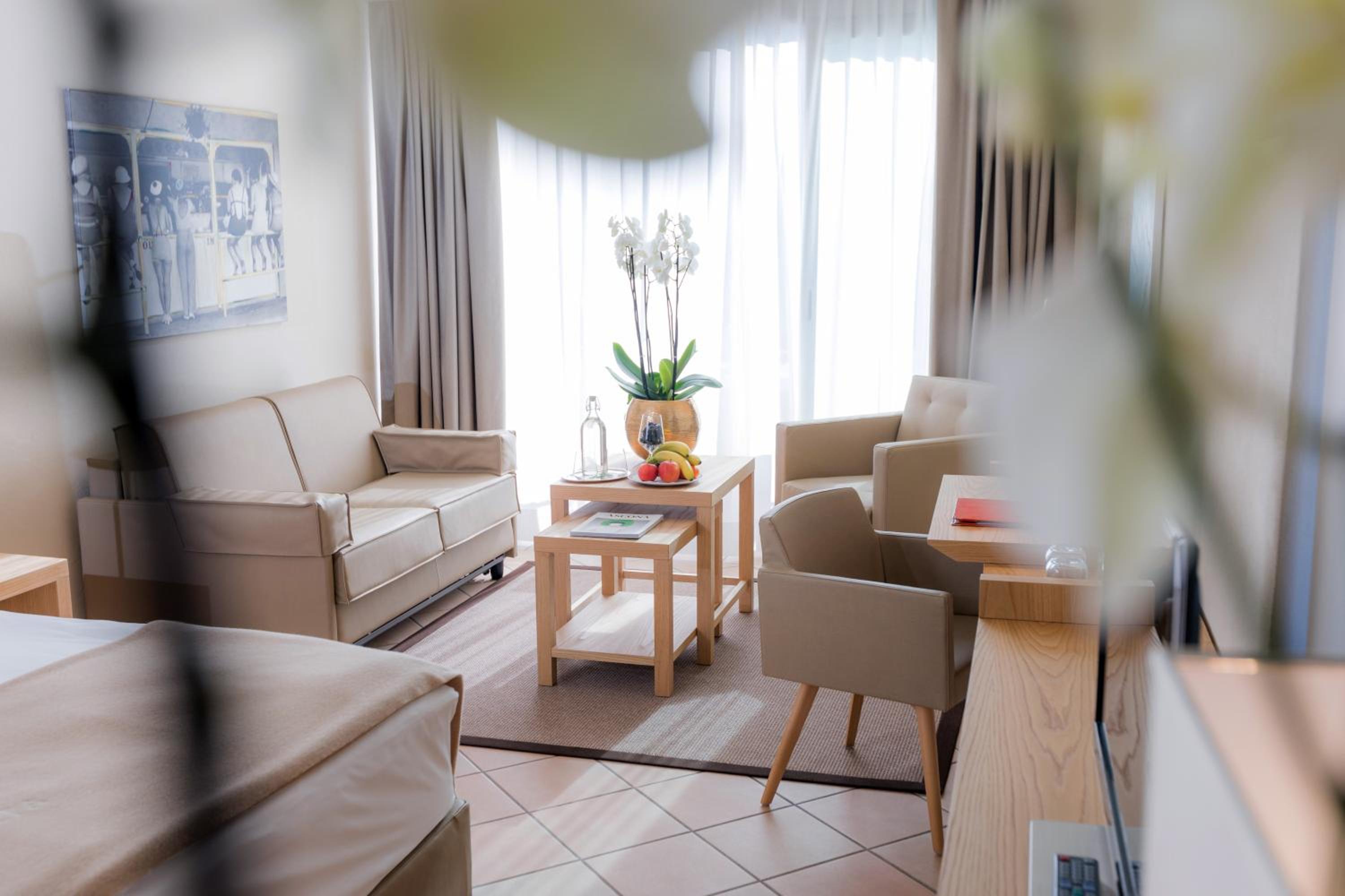 Deluxe Double Room with Balcony and Spa Access - Photo 11