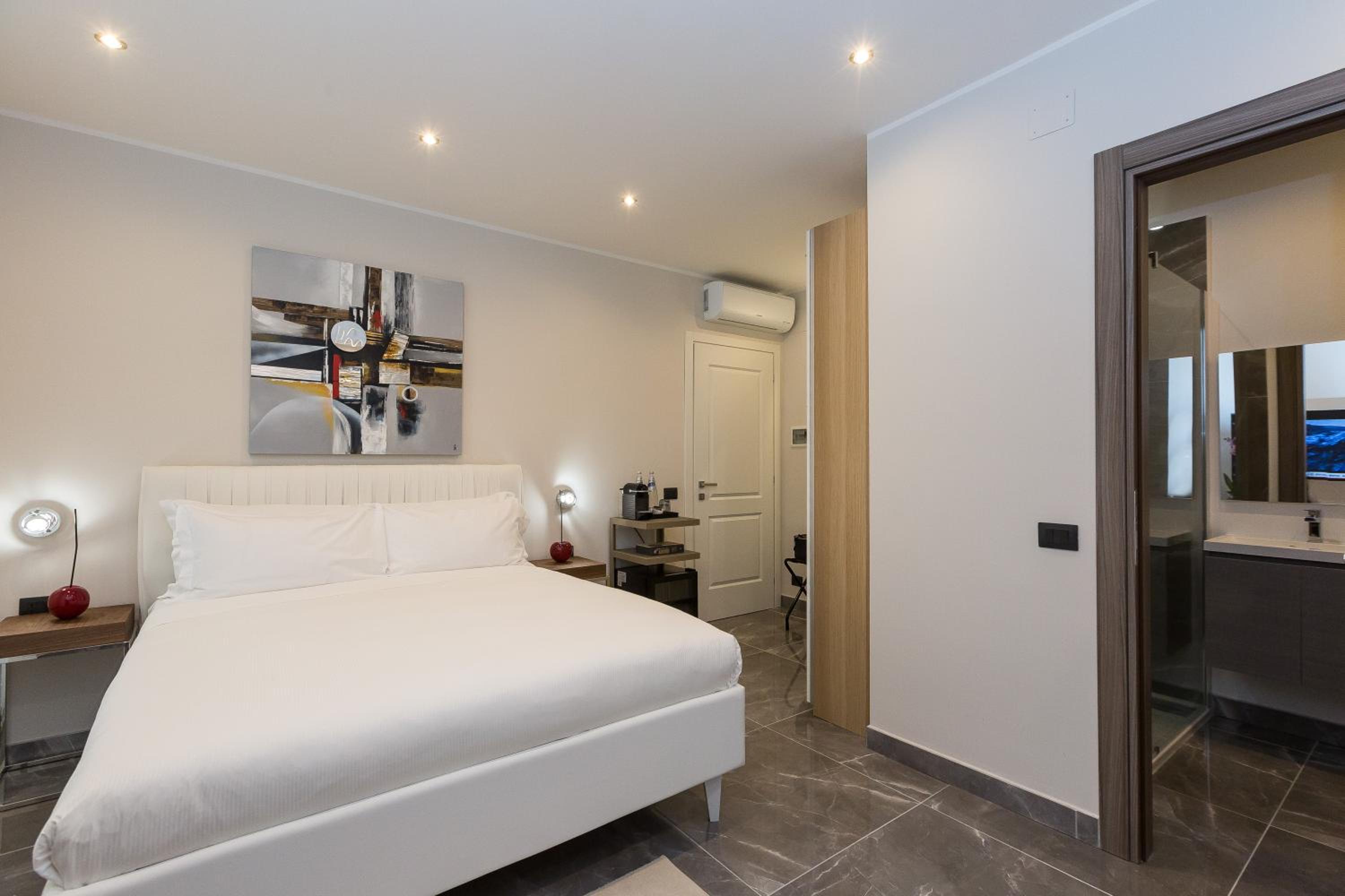 Deluxe Double Room with Bath photo 2