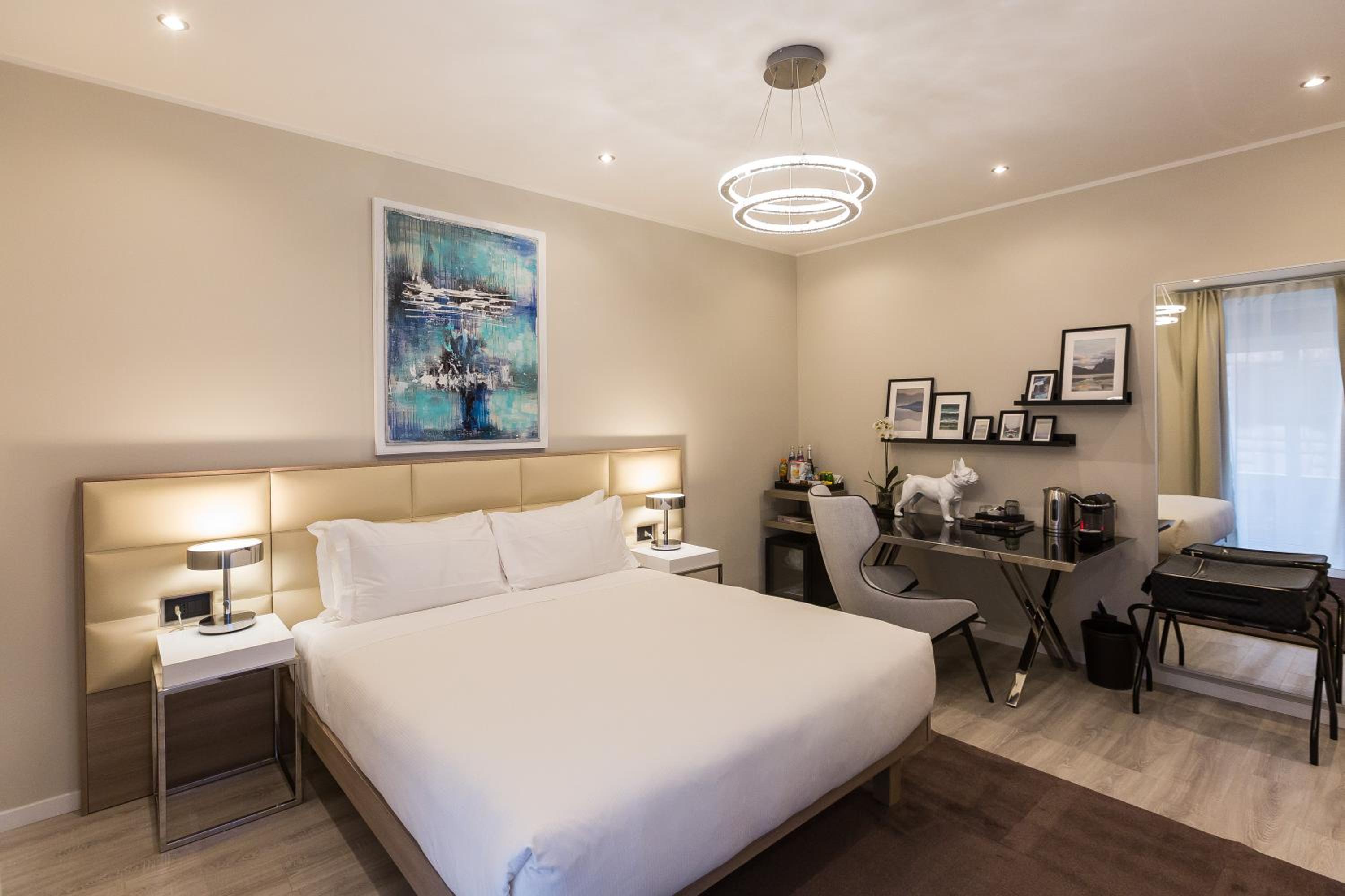 Deluxe Junior Suite photo 2