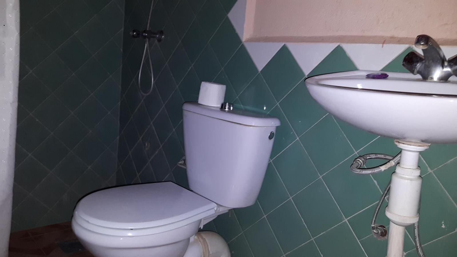 Double Room with Private Bathroom - Photo 3