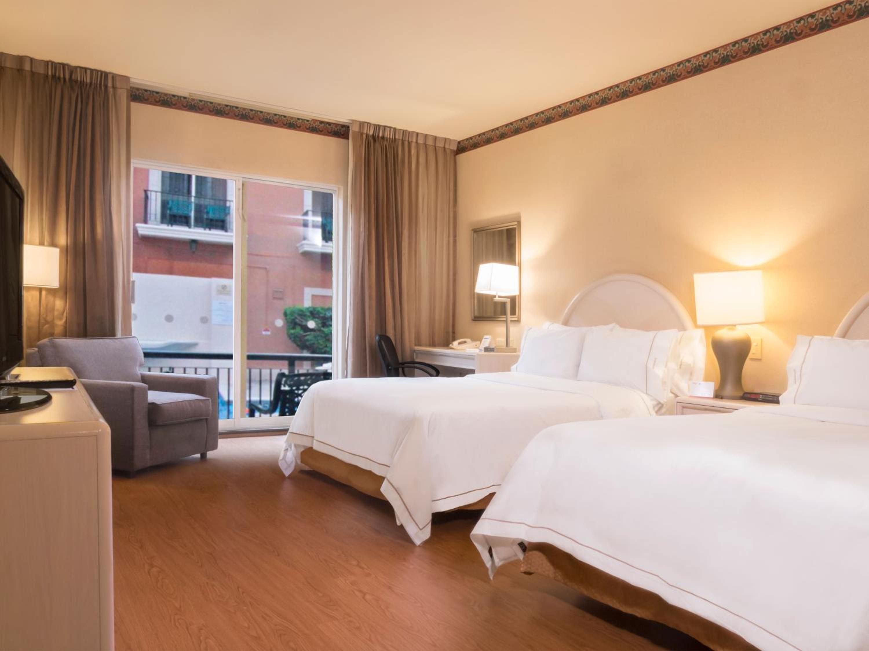 Deluxe Double Room with Two Double Beds - Non-Smoking - Photo 1