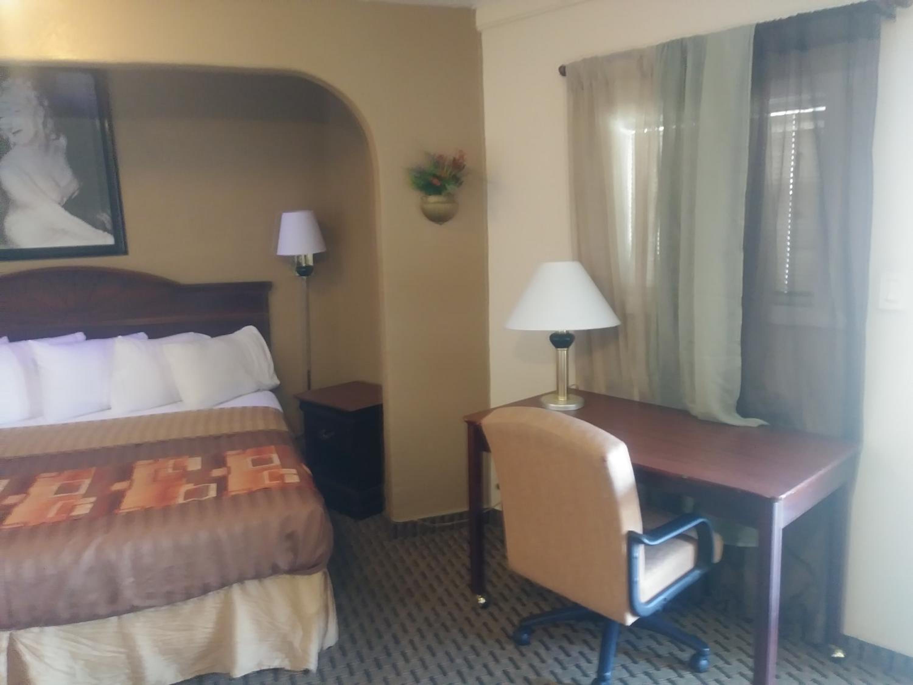 Suite with Hot Tub