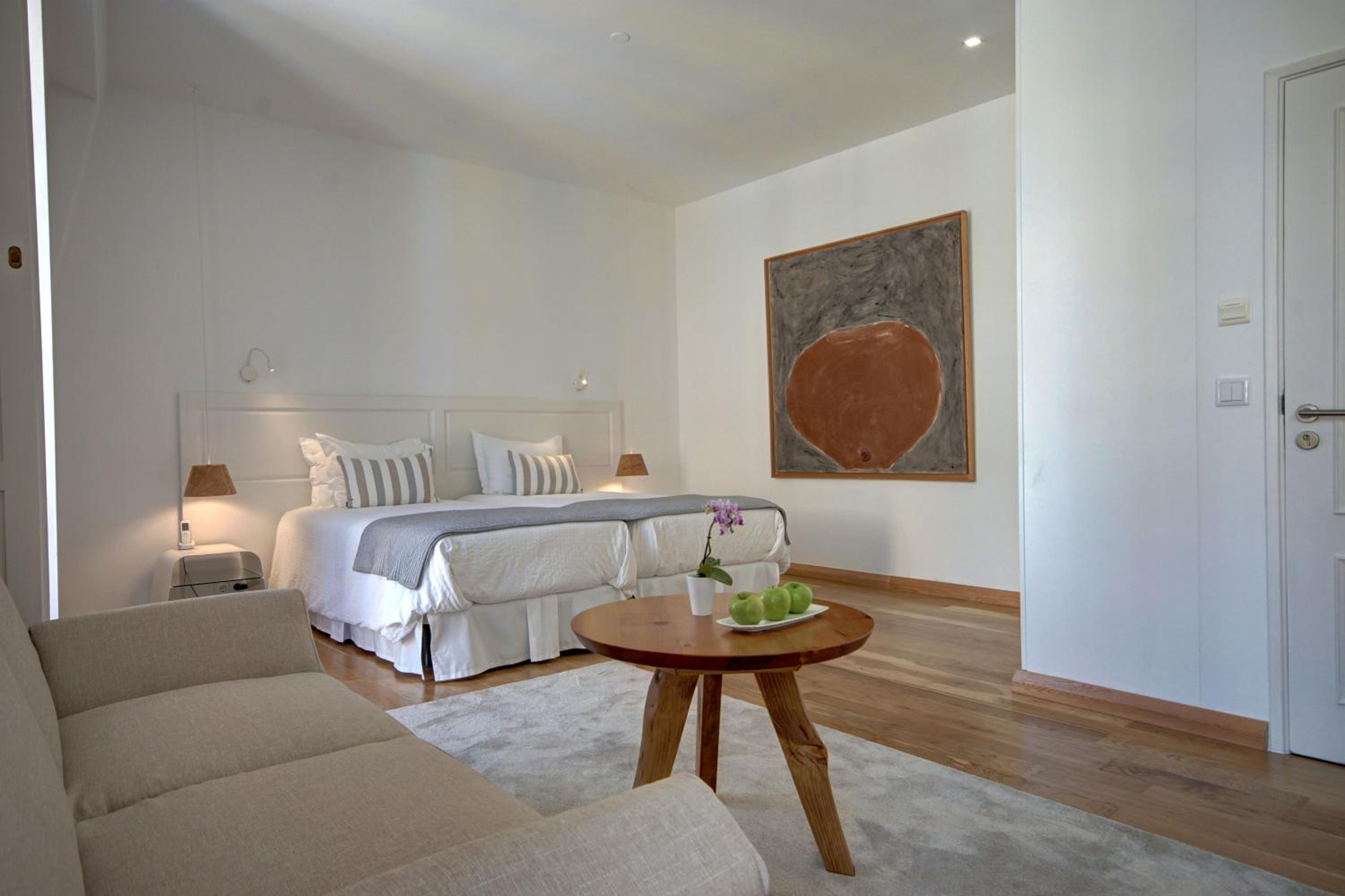 Luxury Twin Suite with Side Castle View - Photo 1