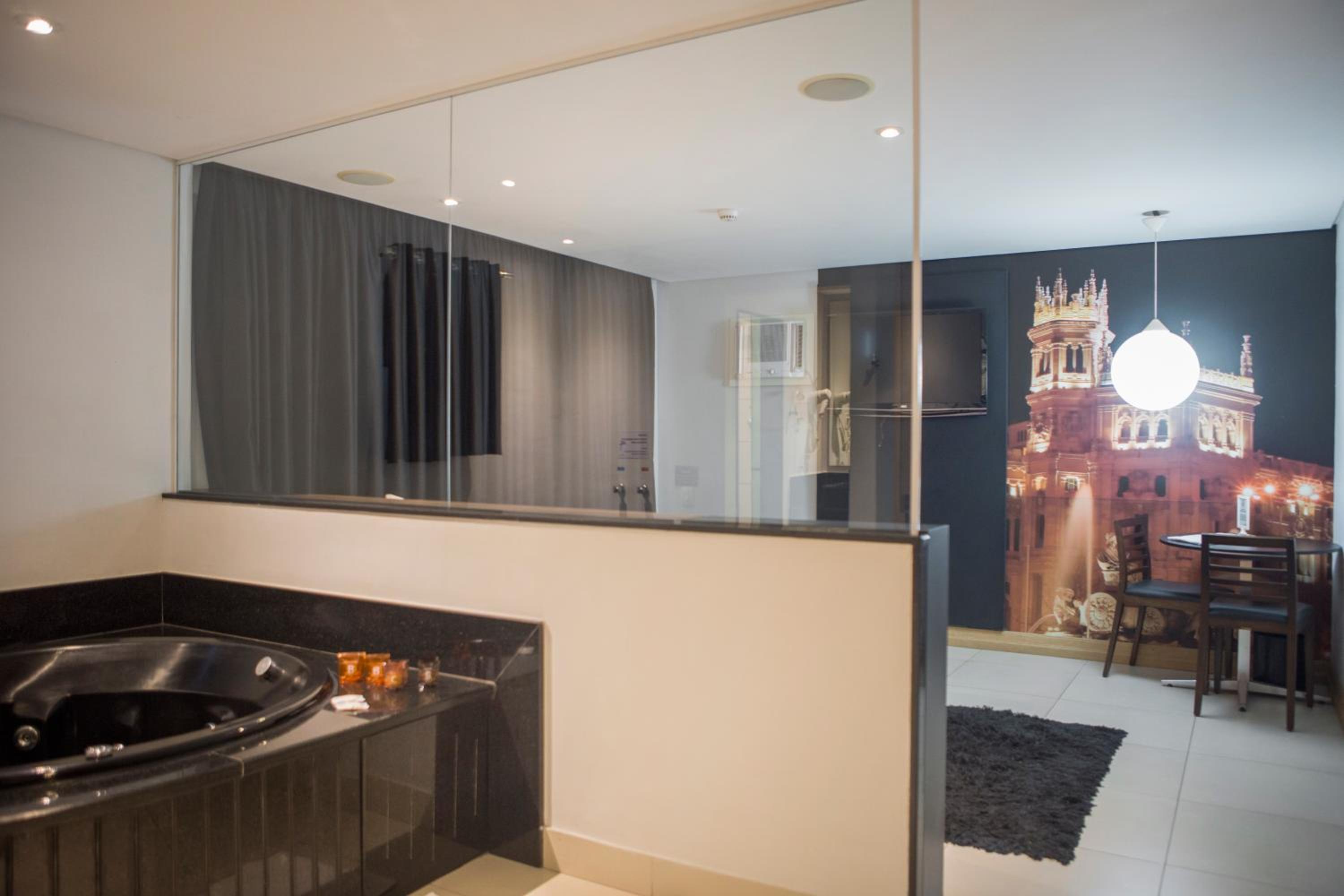 Deluxe Double Room with Hot Tub photo 3