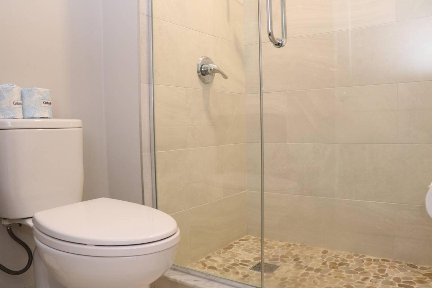 One-Bedroom Apartment - Photo 6