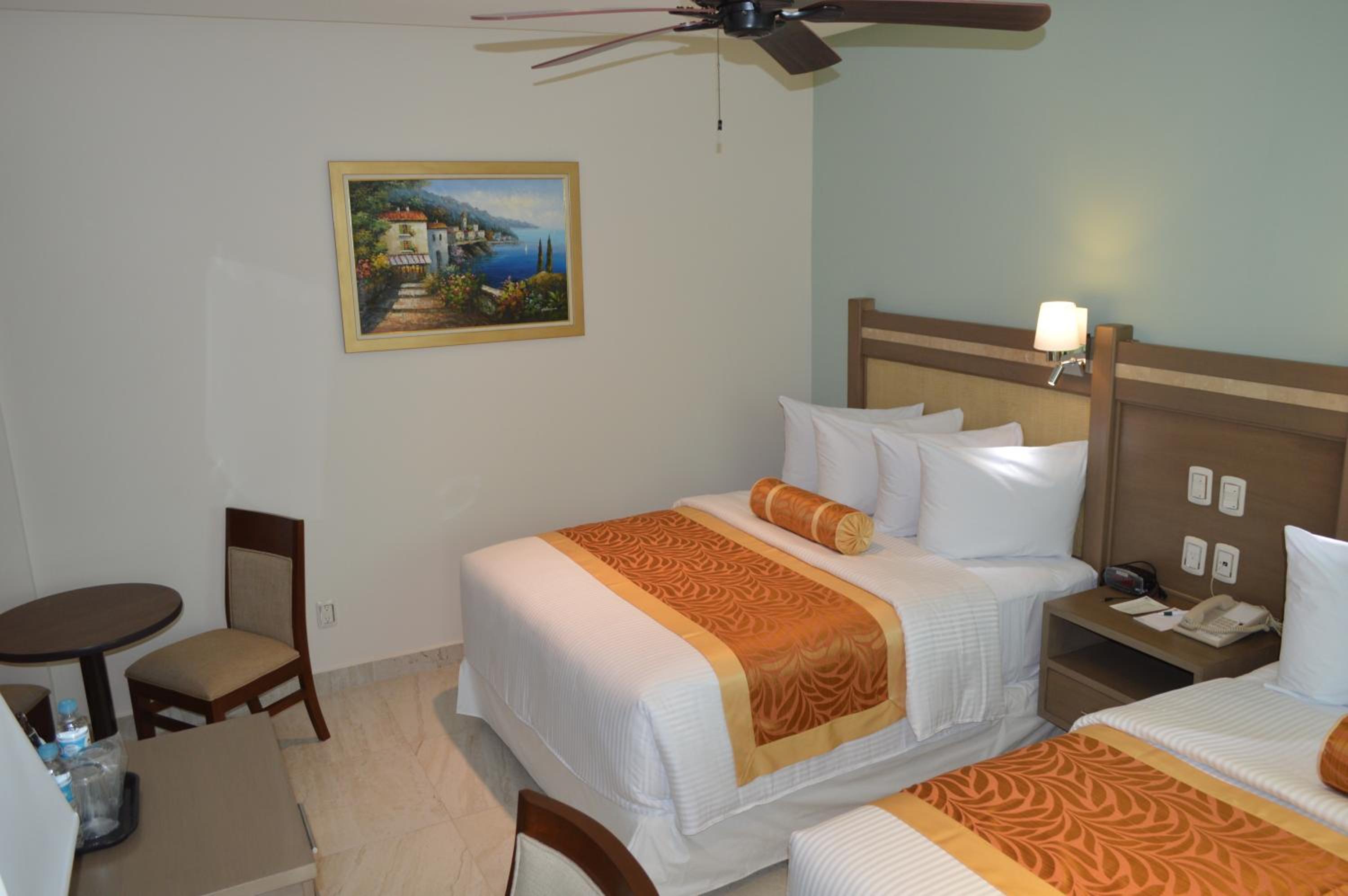 Deluxe Double Room with Two Double Beds - Photo 3