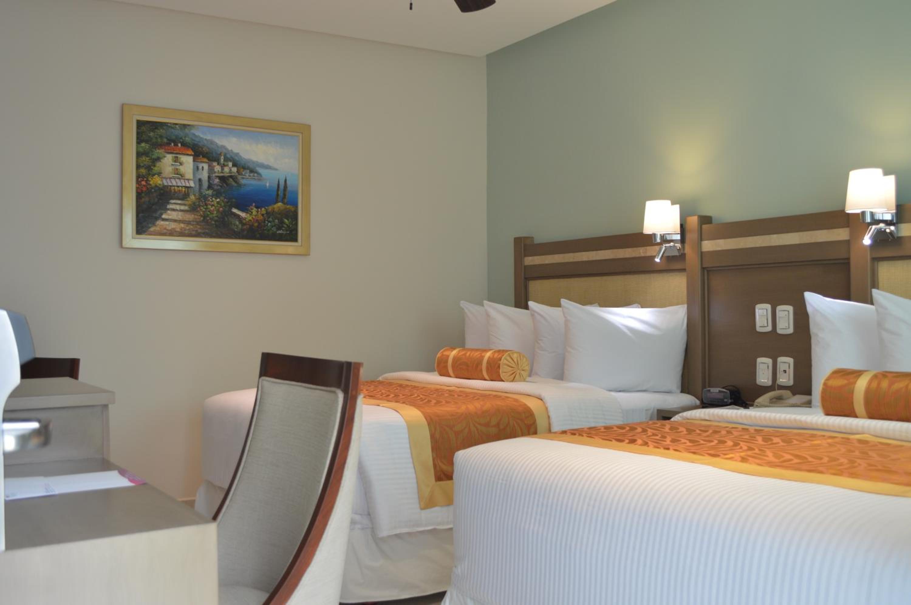 Deluxe Double Room with Two Double Beds - Photo 4