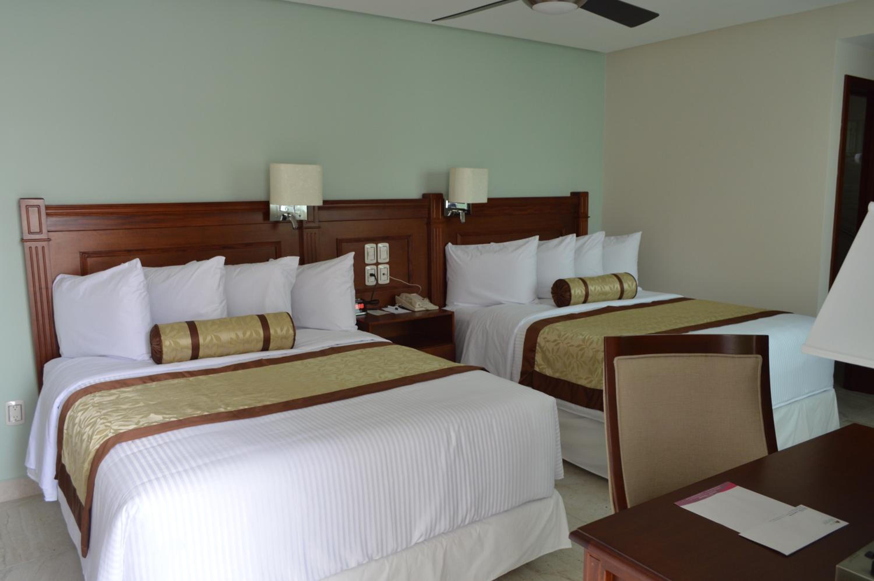 Deluxe Double Room with Two Double Beds - Photo 1