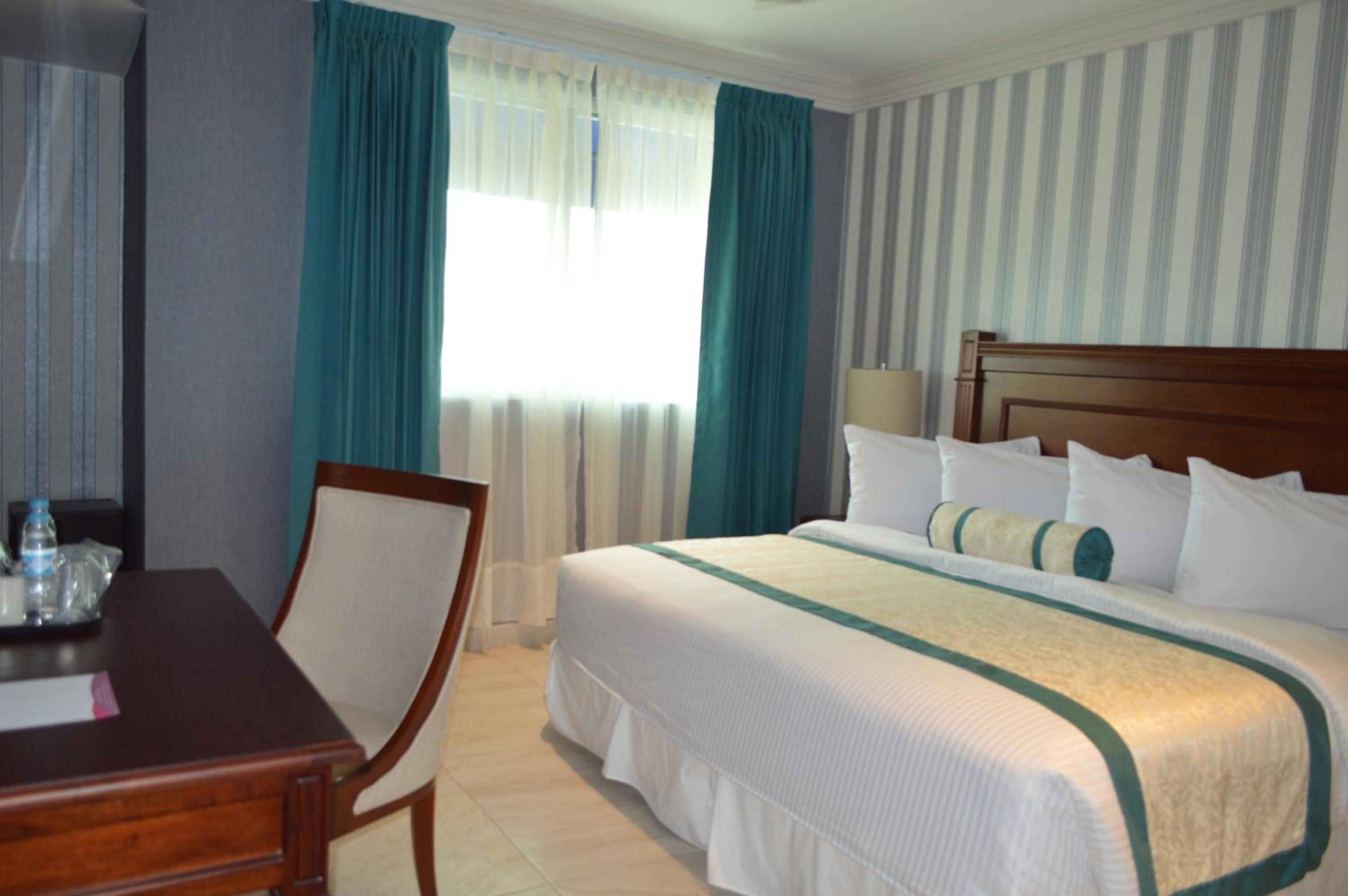 Deluxe Junior Suite - Photo 2