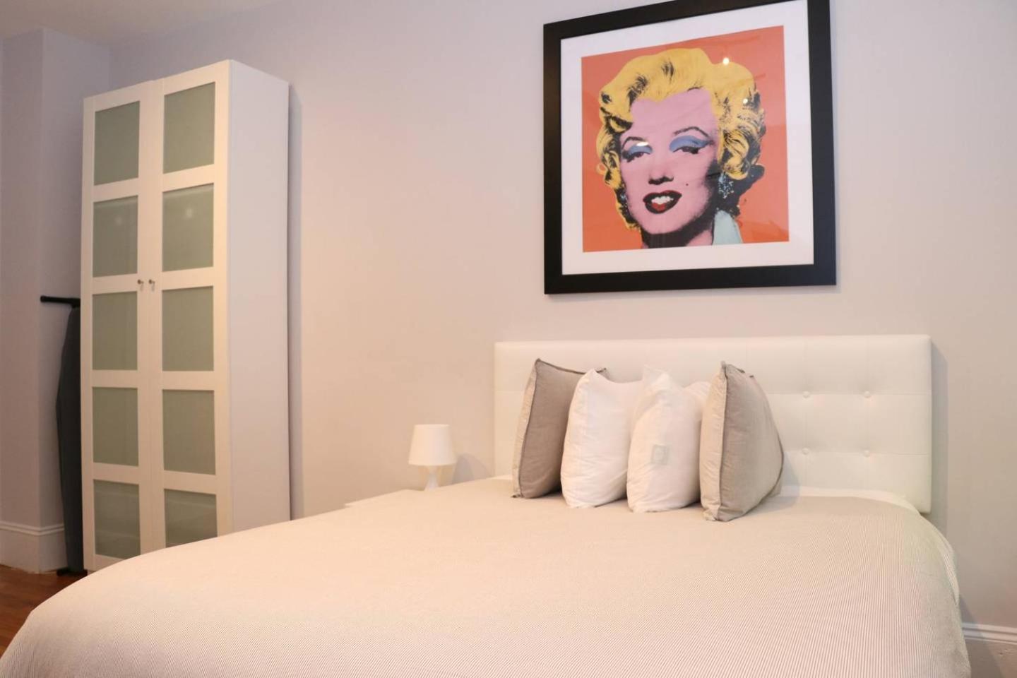 One-Bedroom Apartment - Photo 2