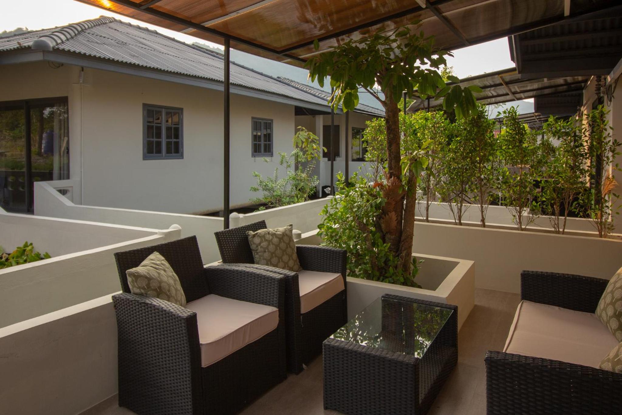 Bungalow Number 6 - Photo 8