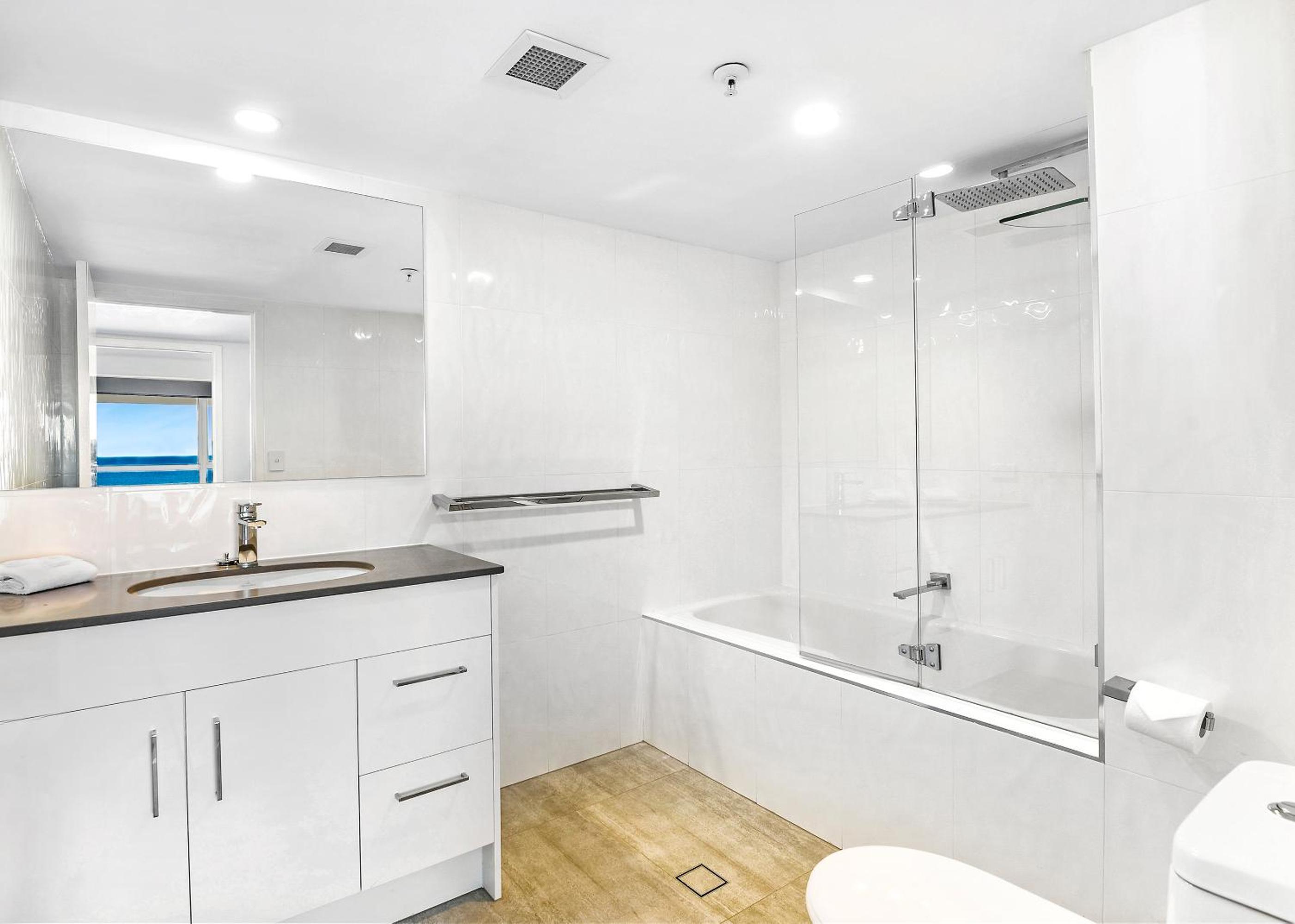 Superior One Bedroom Ocean View - Photo 8