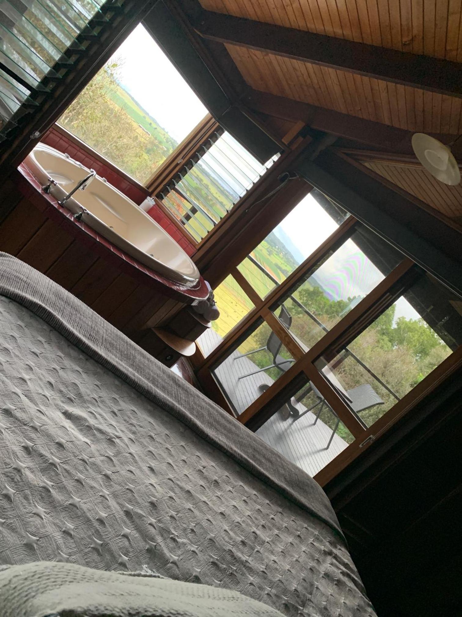One-Bedroom Bungalow with Spa Bath