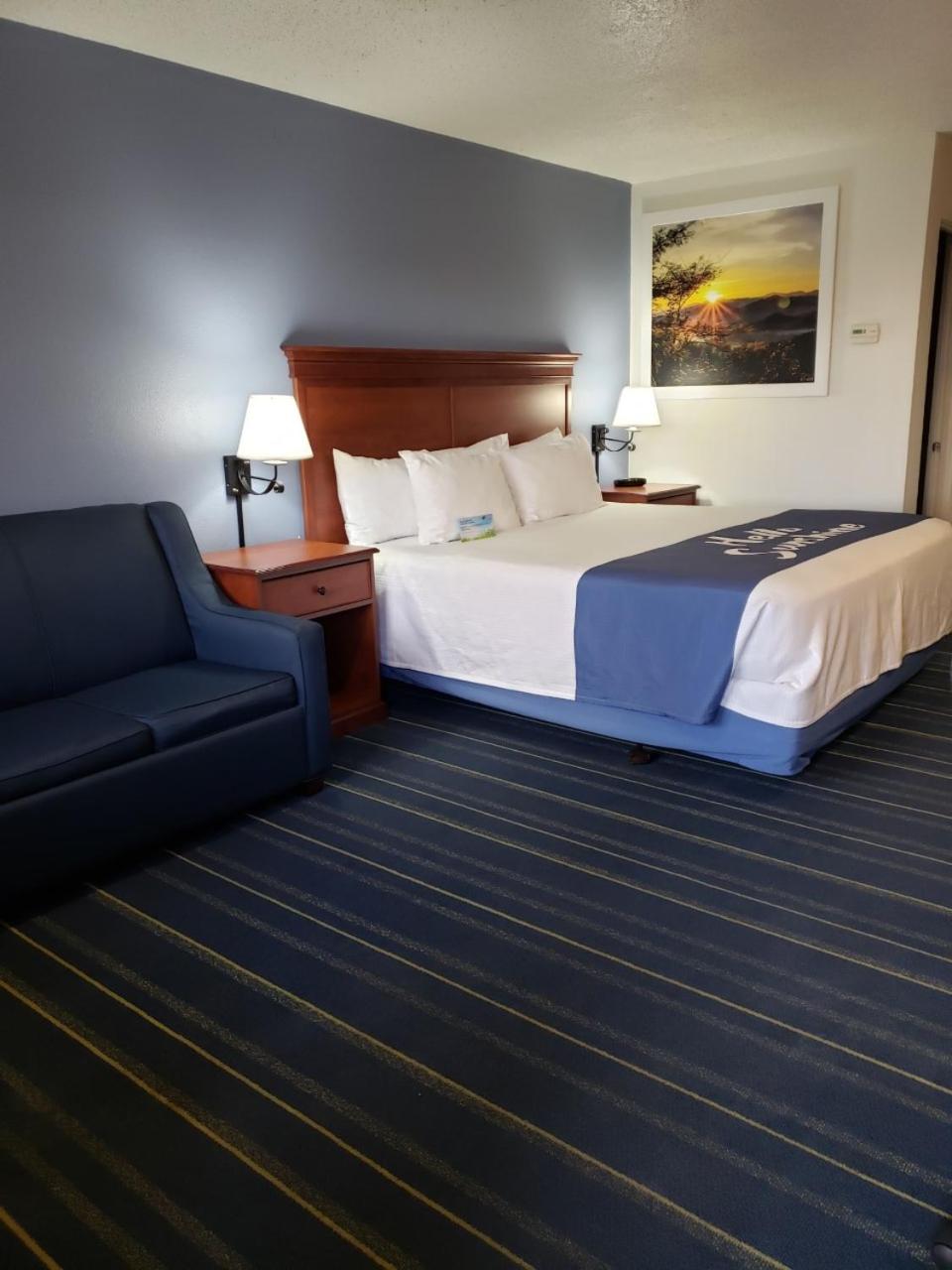 Queen Room - Disability Access - Non-Smoking - Photo 1