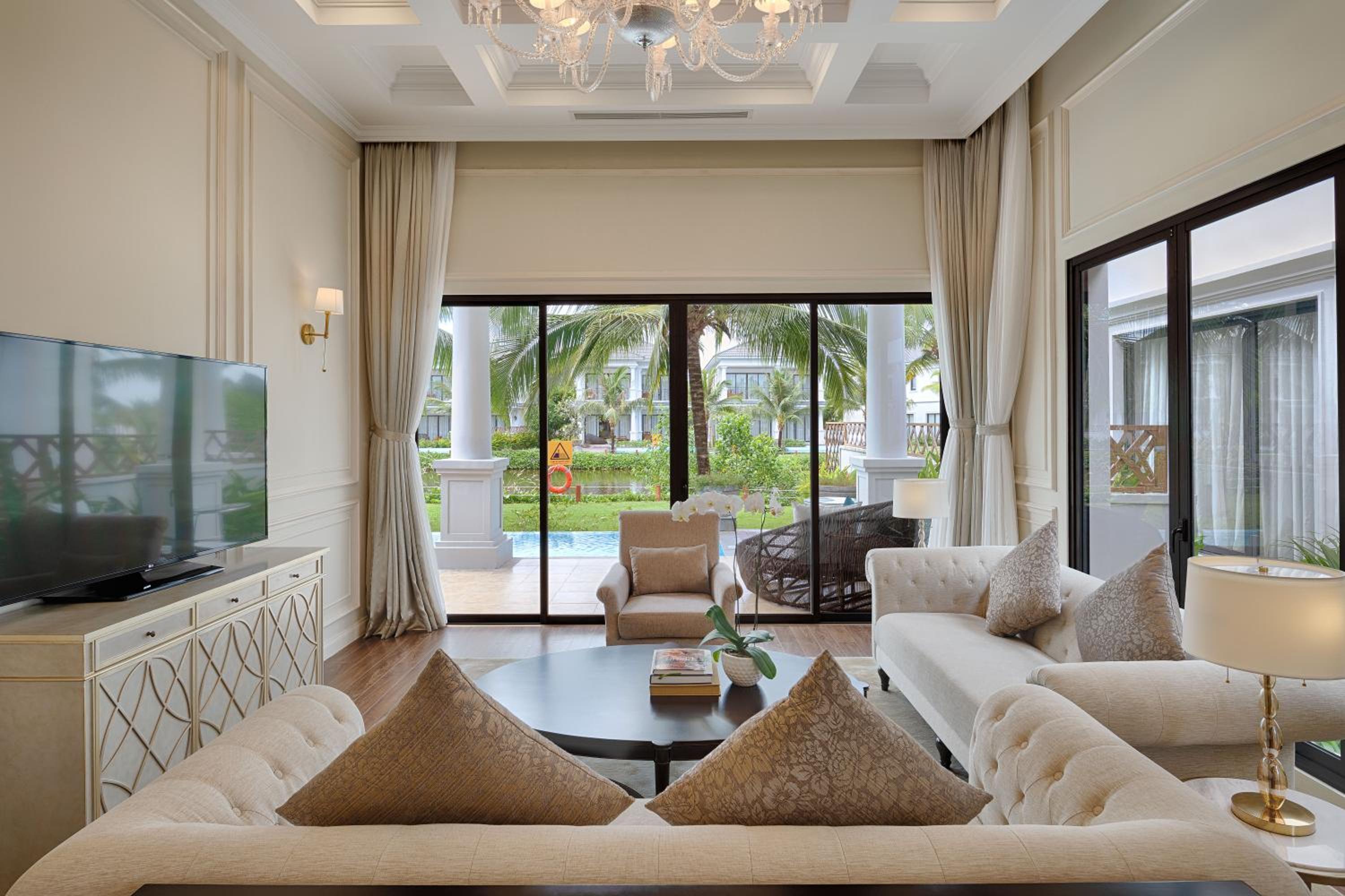 Two Bedroom Villa - Private Pool - VinWonders & Safari Parks Access