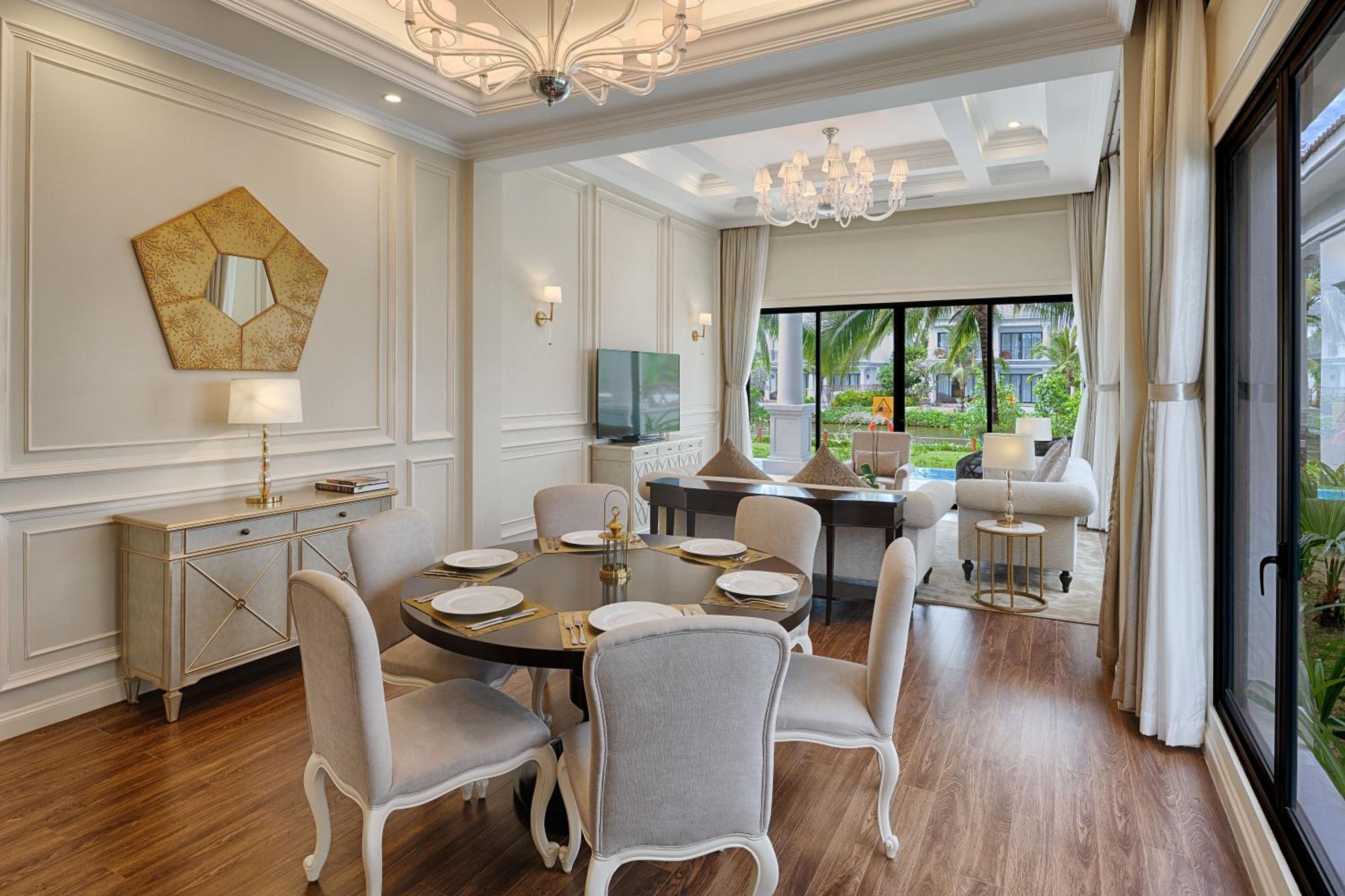 Villa 2 Bedrooms with VinWonders Ticket (1 time)