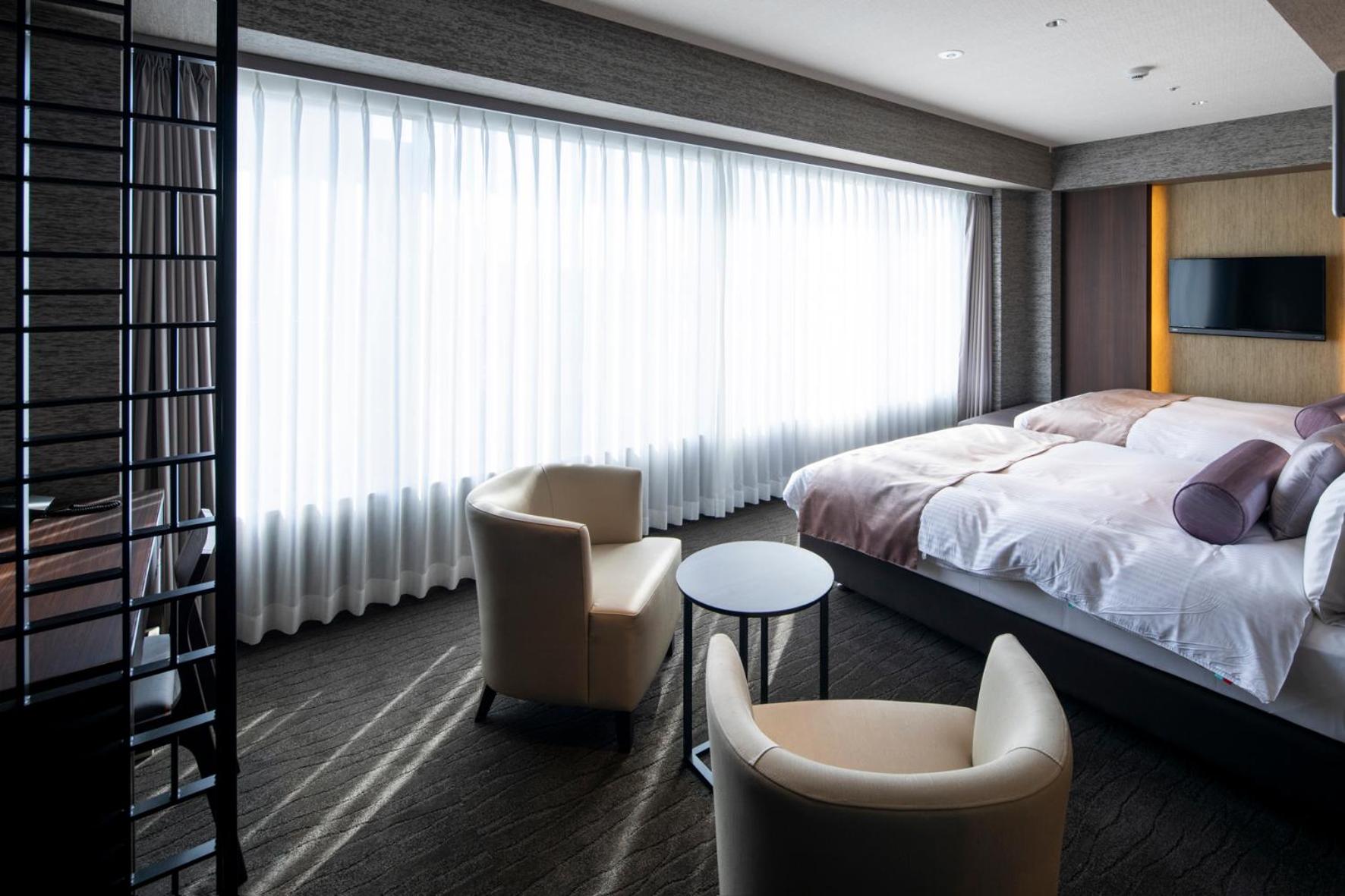 Suite - Photo 19