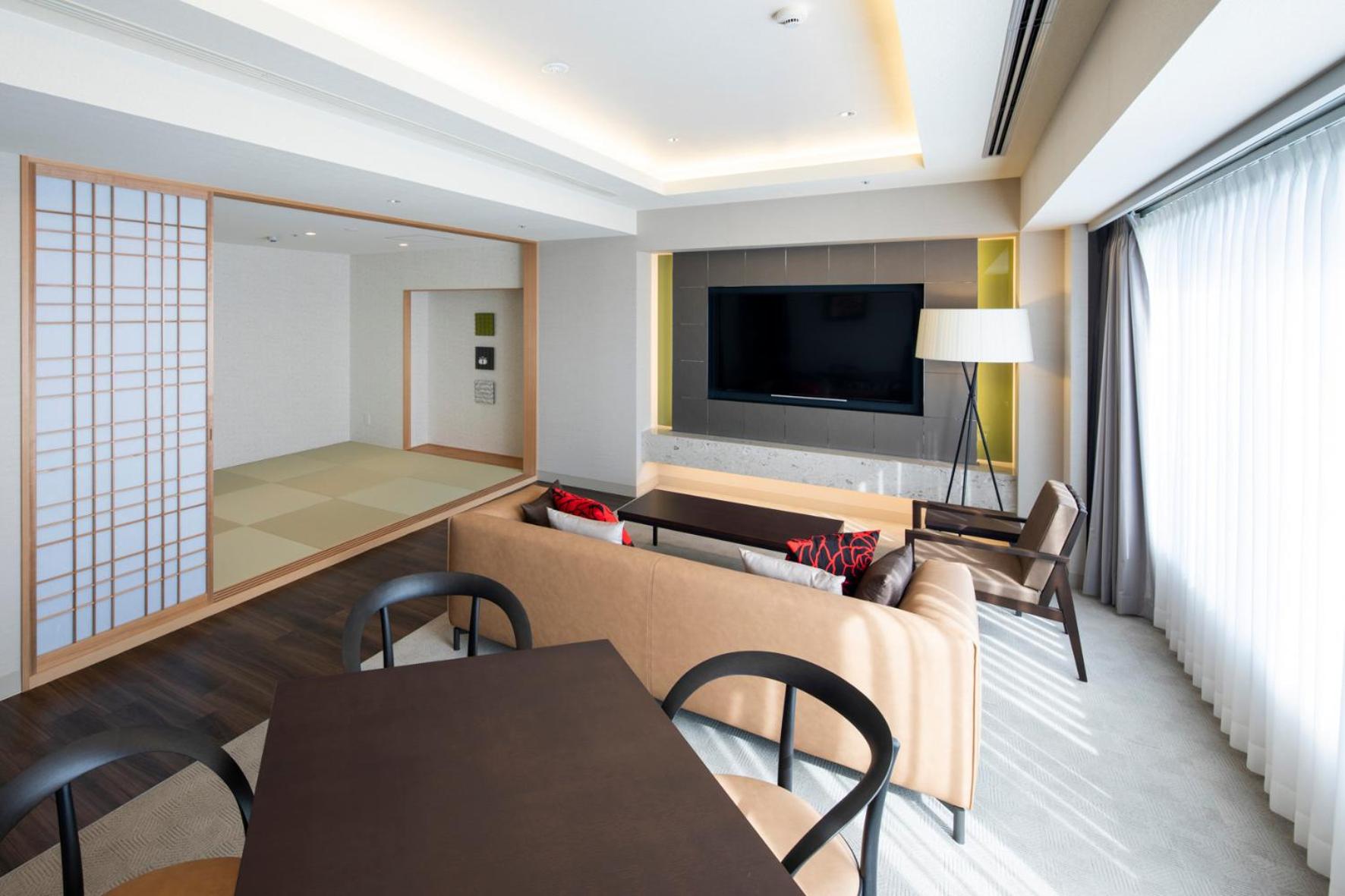 Suite - Photo 9