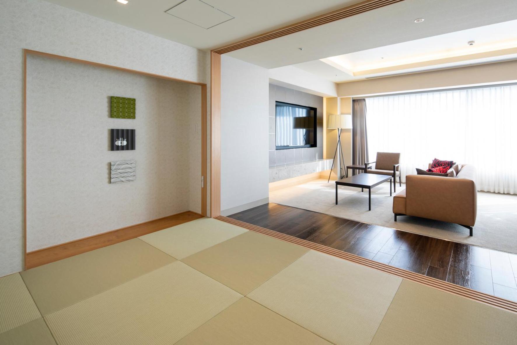 Suite - Photo 11