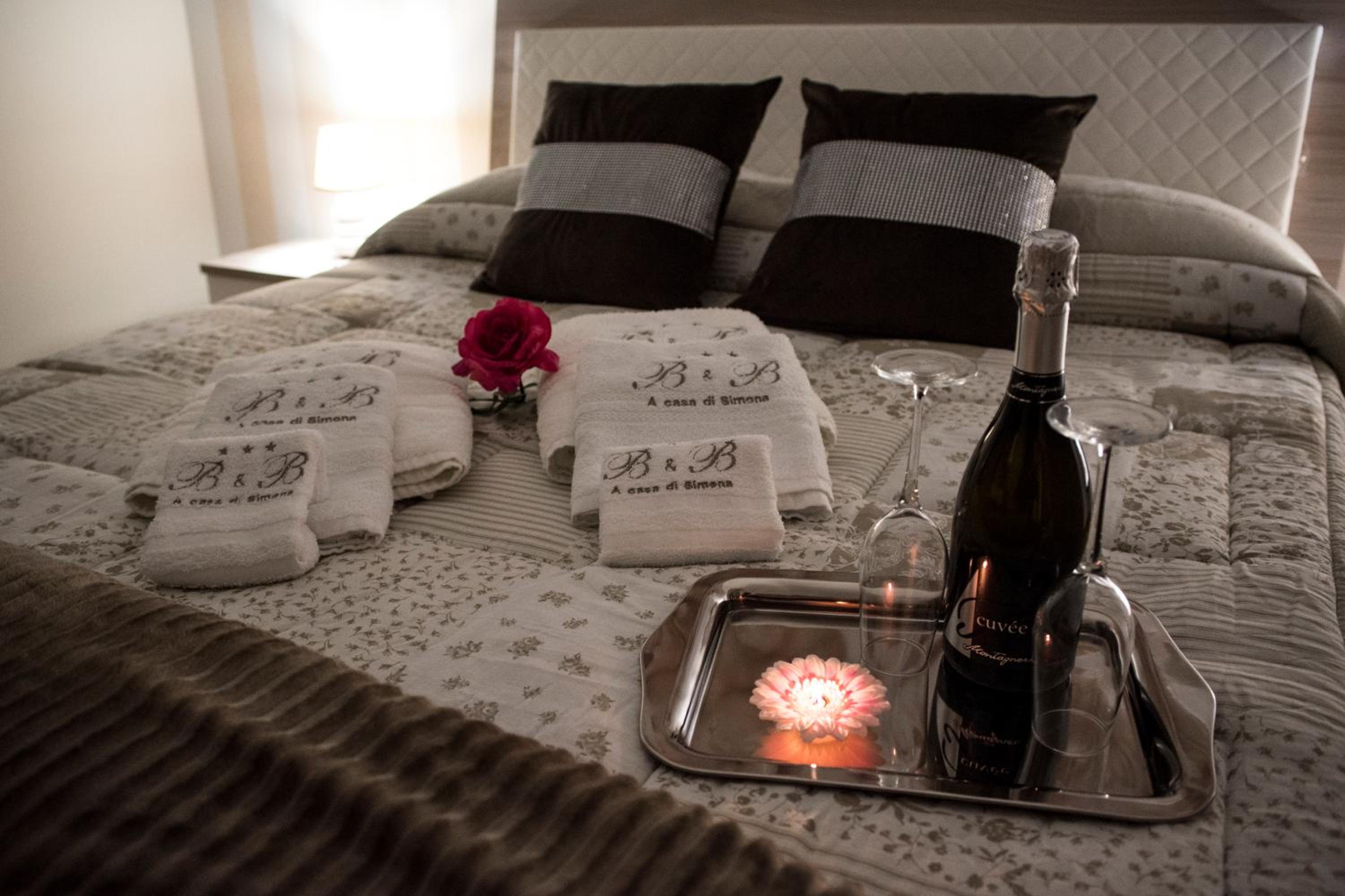 Double or Twin Room with Private Bathroom - Photo 1