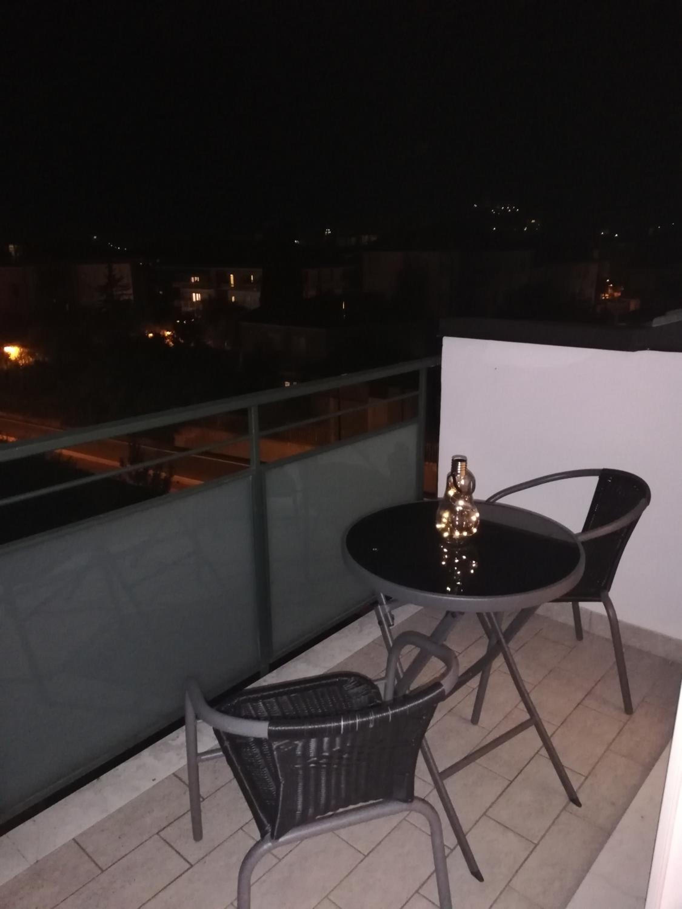 Apartment with Terrace - Photo 20