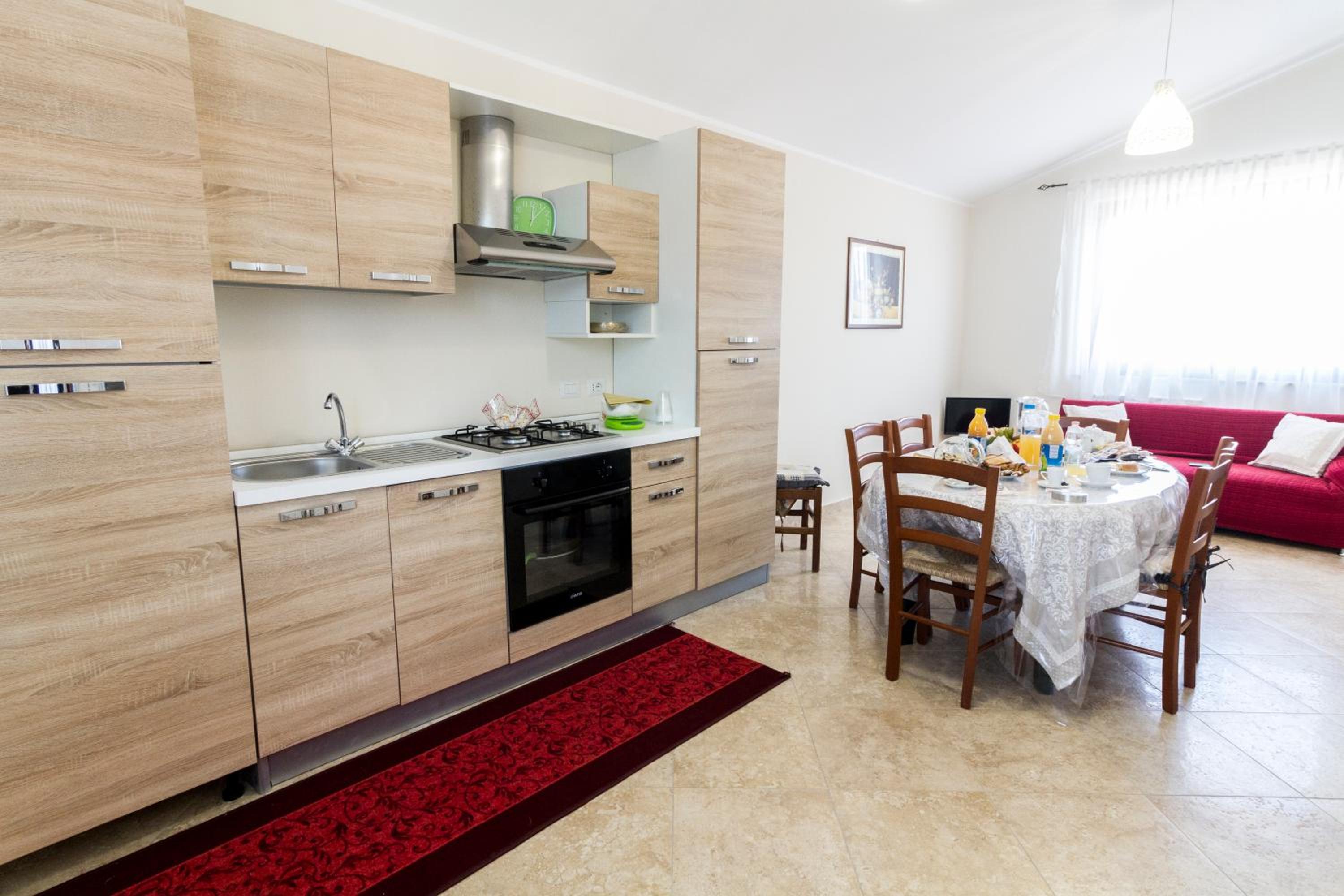 Apartment with Terrace - Photo 19