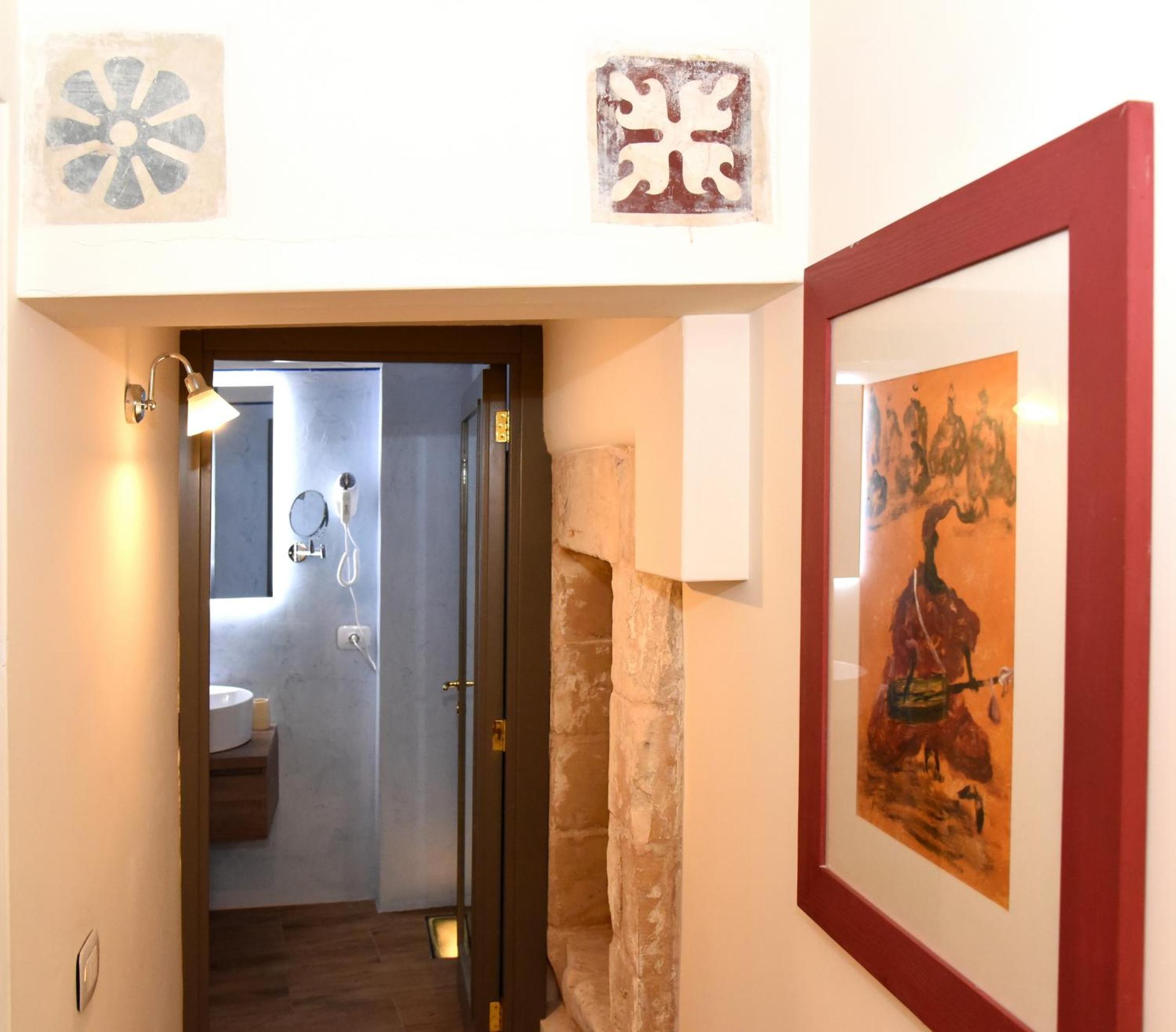 Deluxe Room - Photo 6