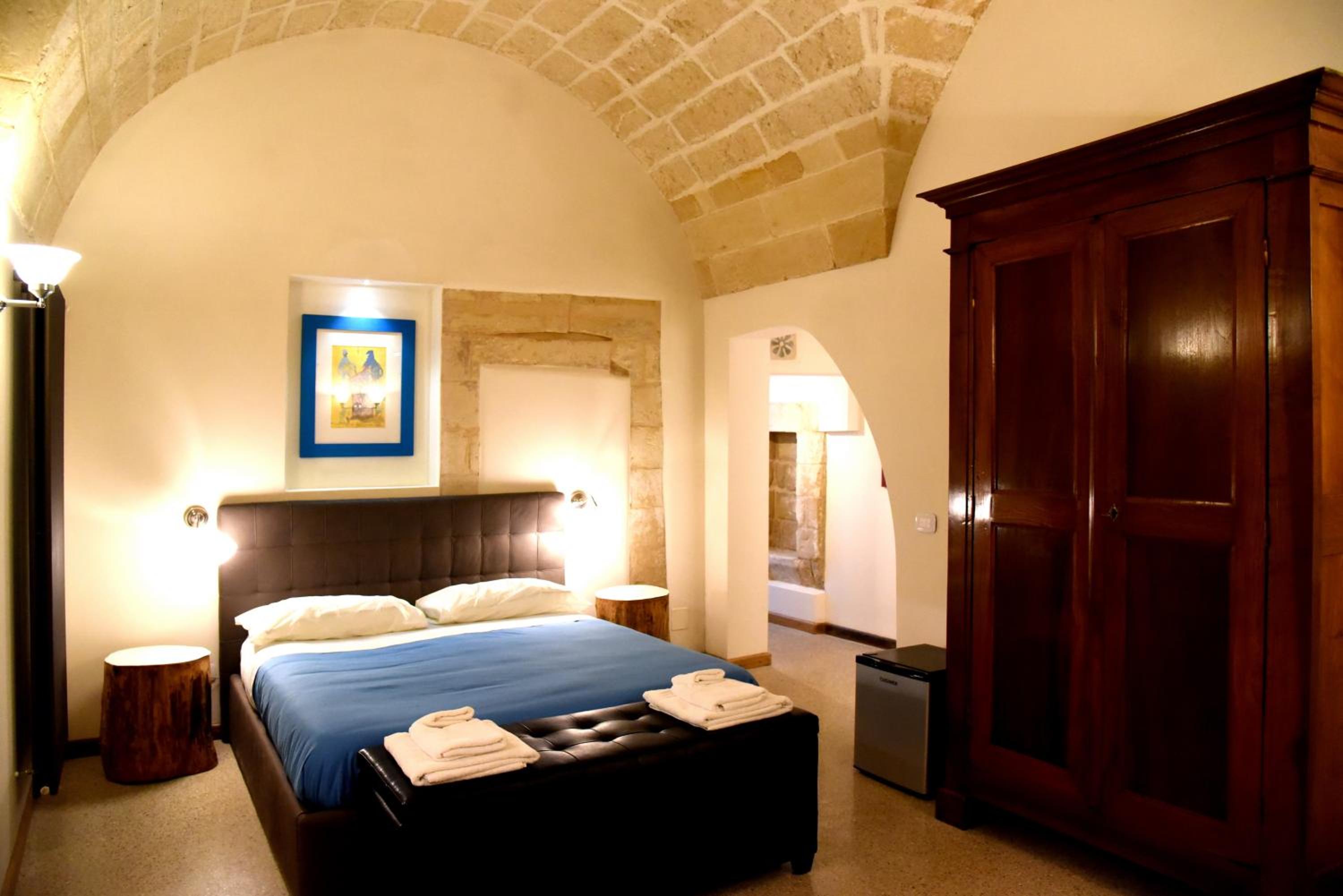Deluxe Room - Photo 5