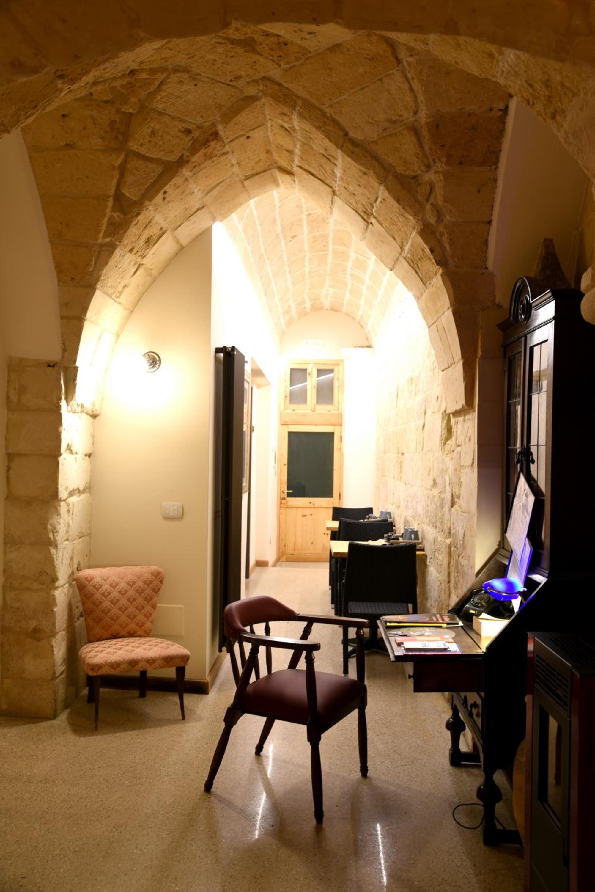 Deluxe Room - Photo 2