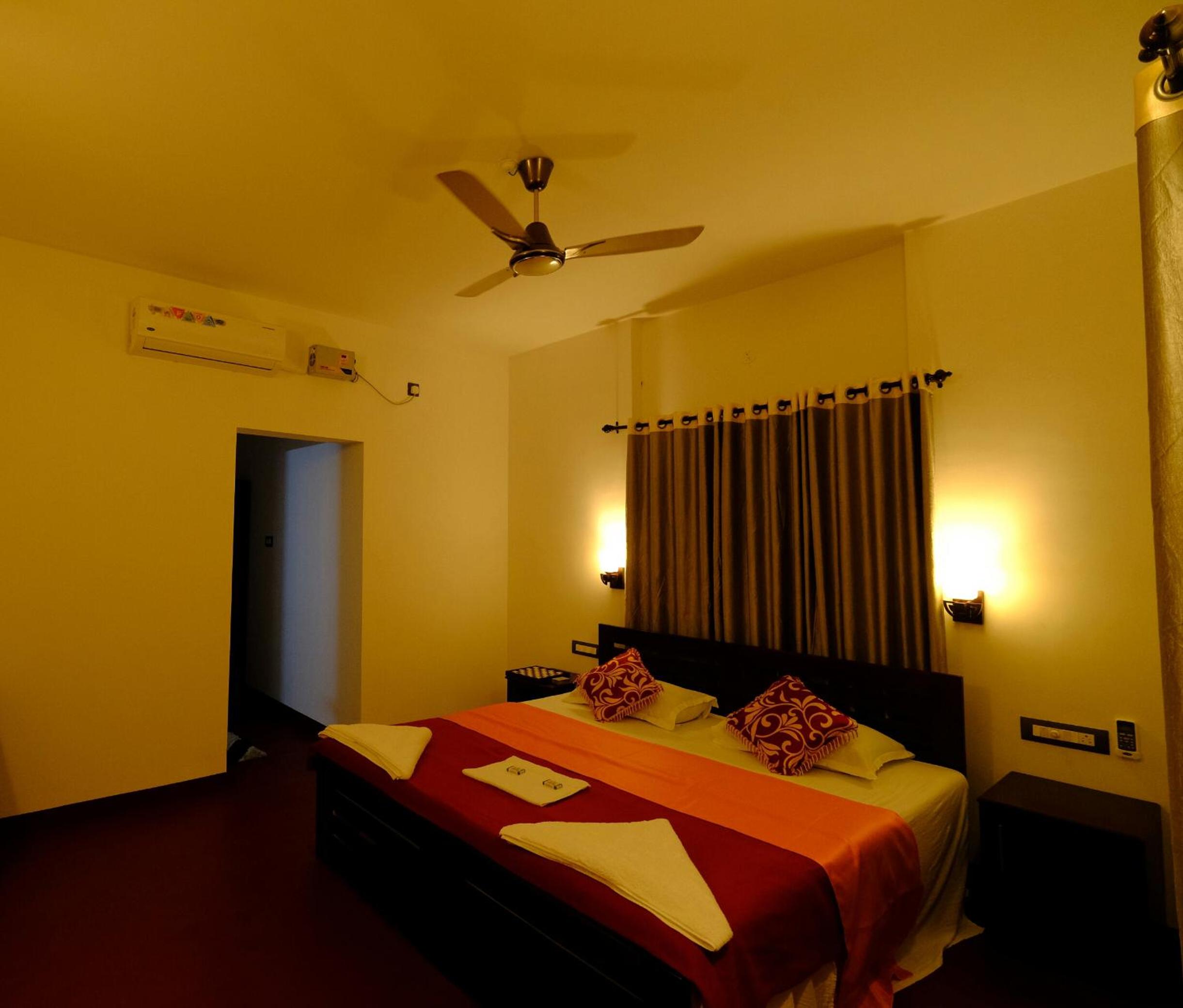 Deluxe Double Room (2 Adults + 1 Child) photo 3