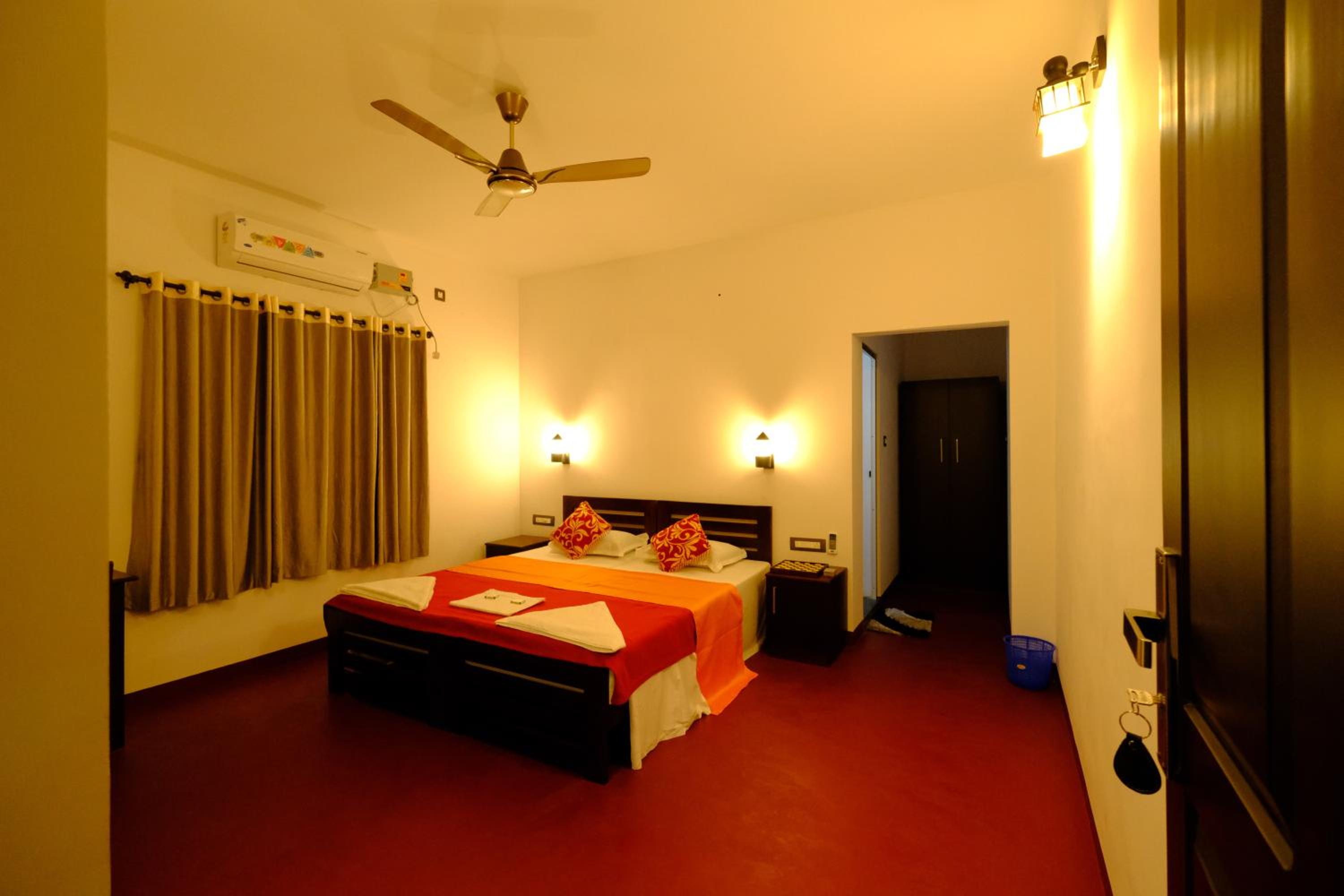 Deluxe Double Room (2 Adults + 1 Child)