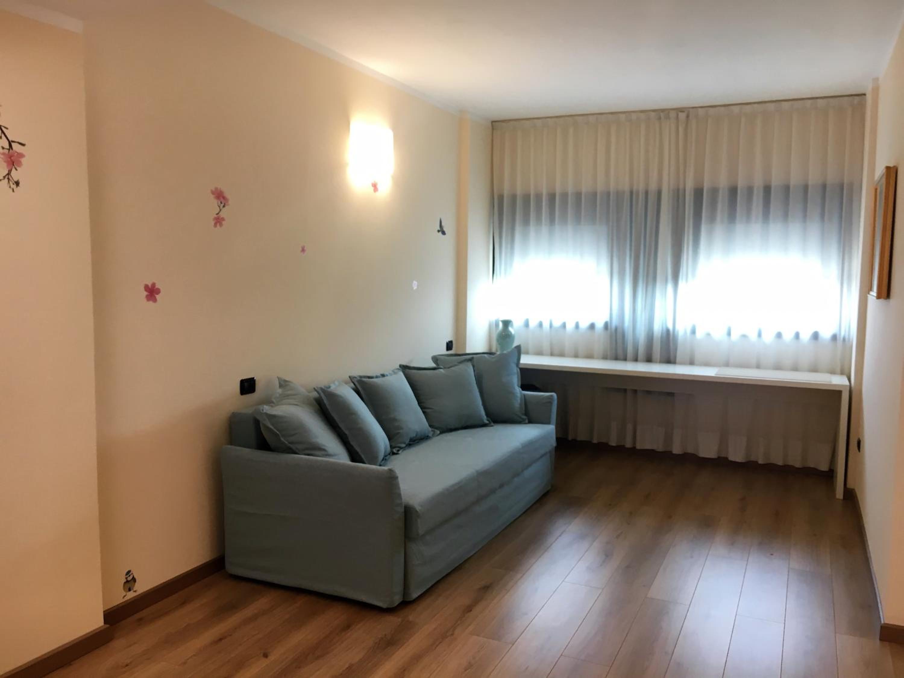 Suite - Photo 13
