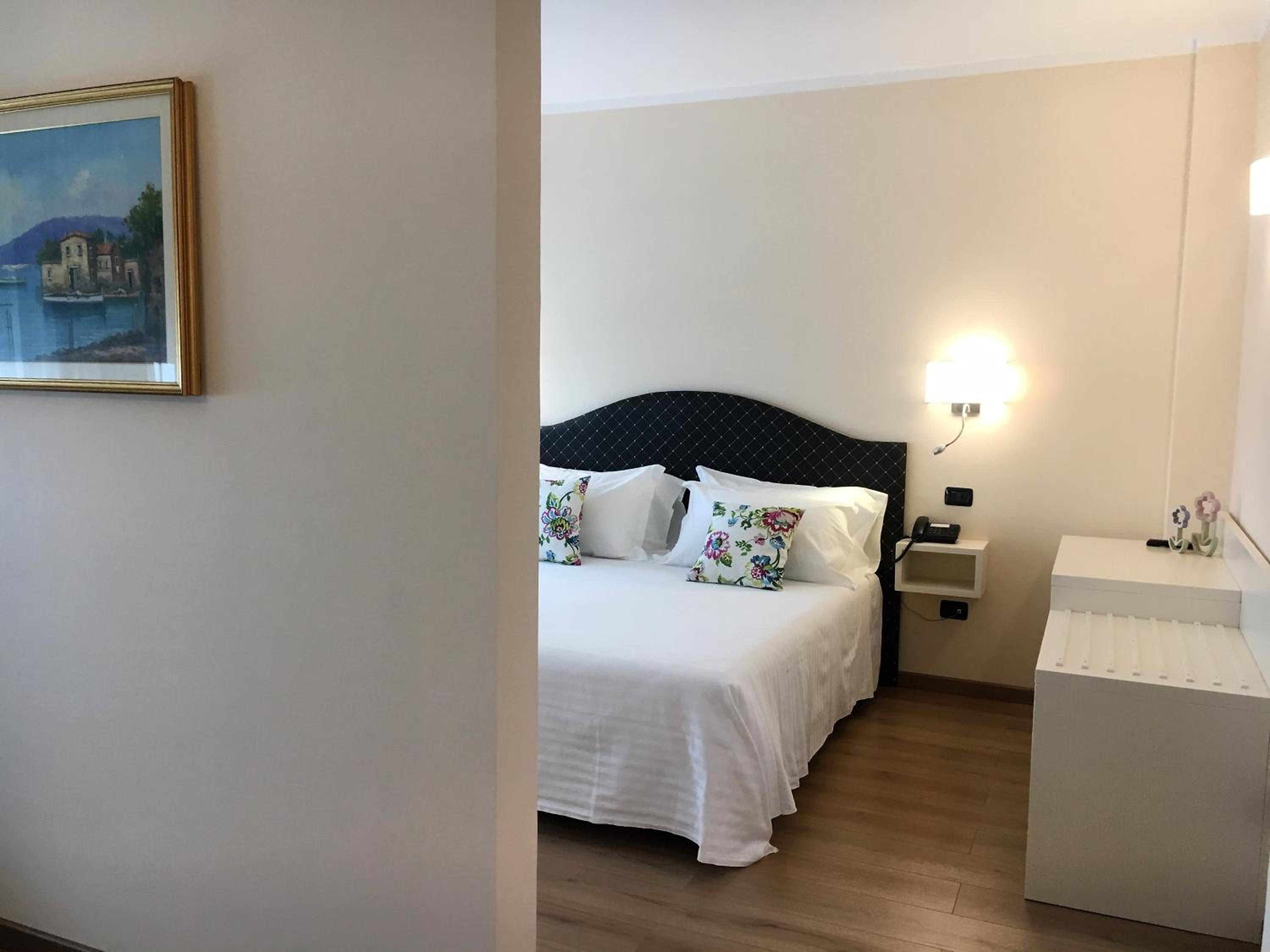 Suite - Photo 14