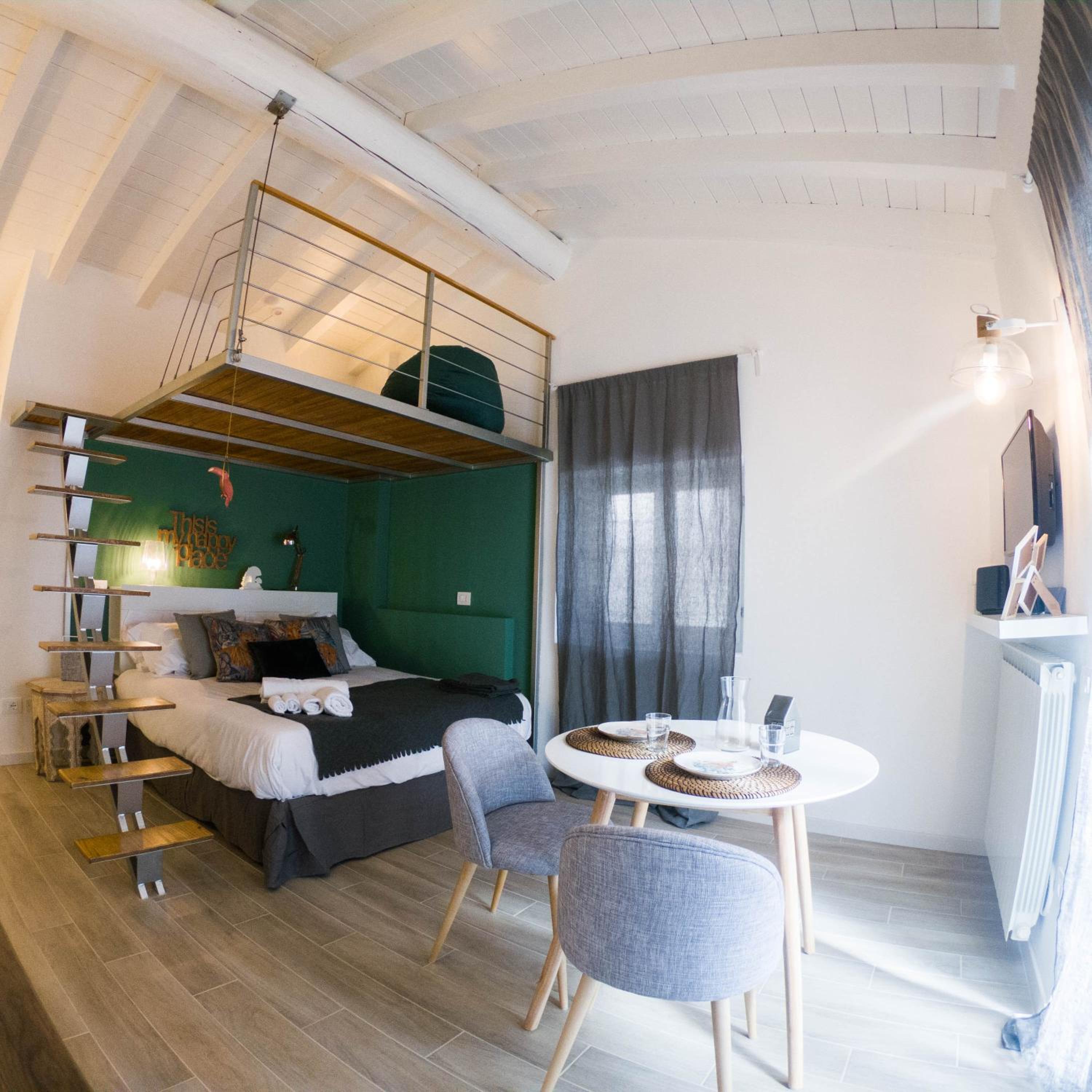 One-Bedroom Apartment - Photo 1