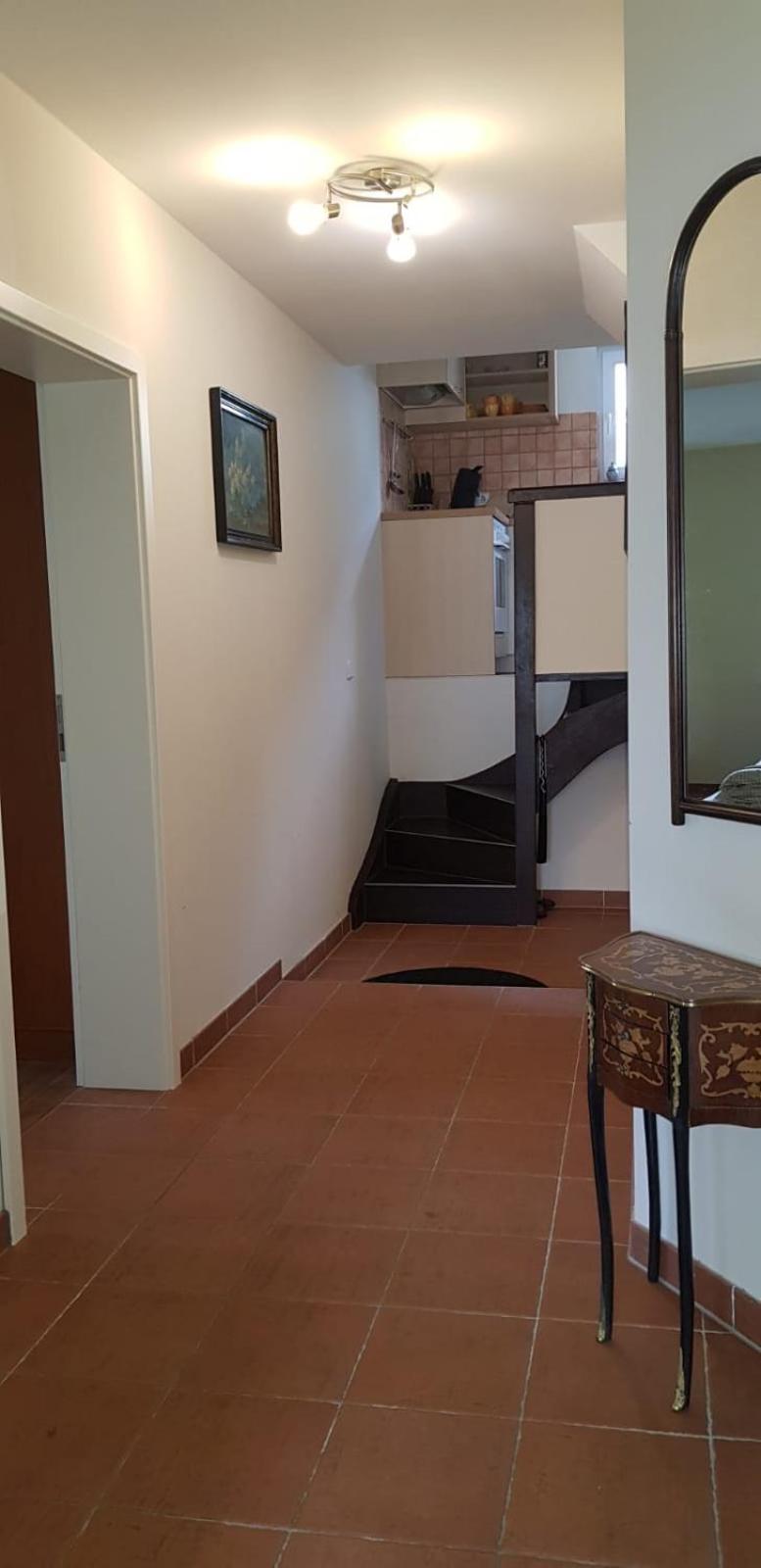 One-Bedroom Apartment - Photo 8