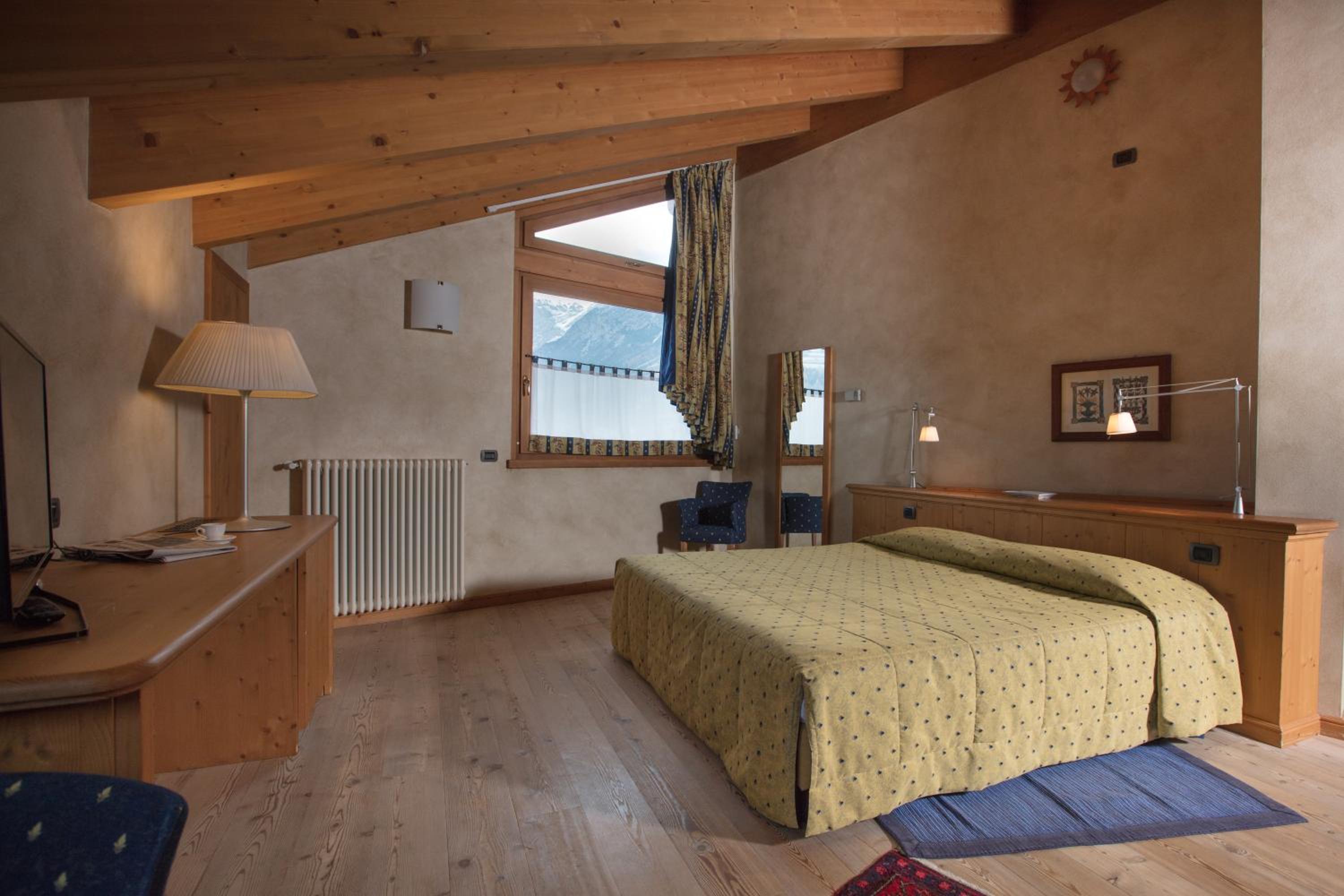 Deluxe Family Room  With Spa Access  photo 1