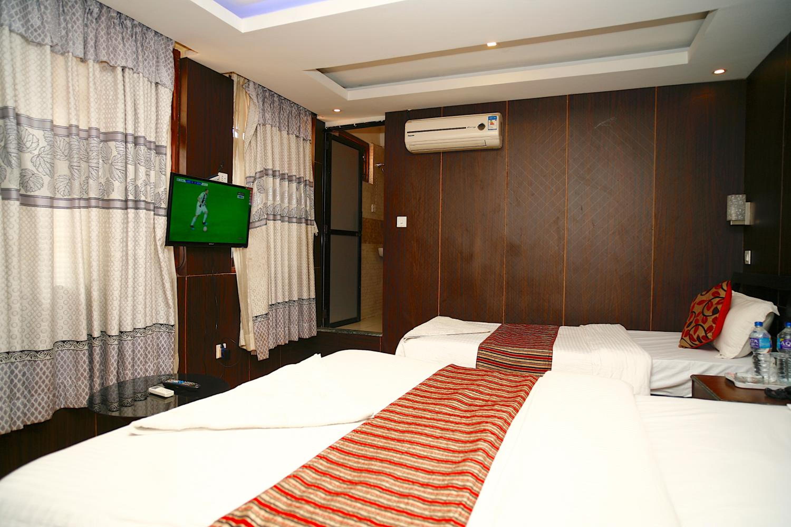 Deluxe Family Room