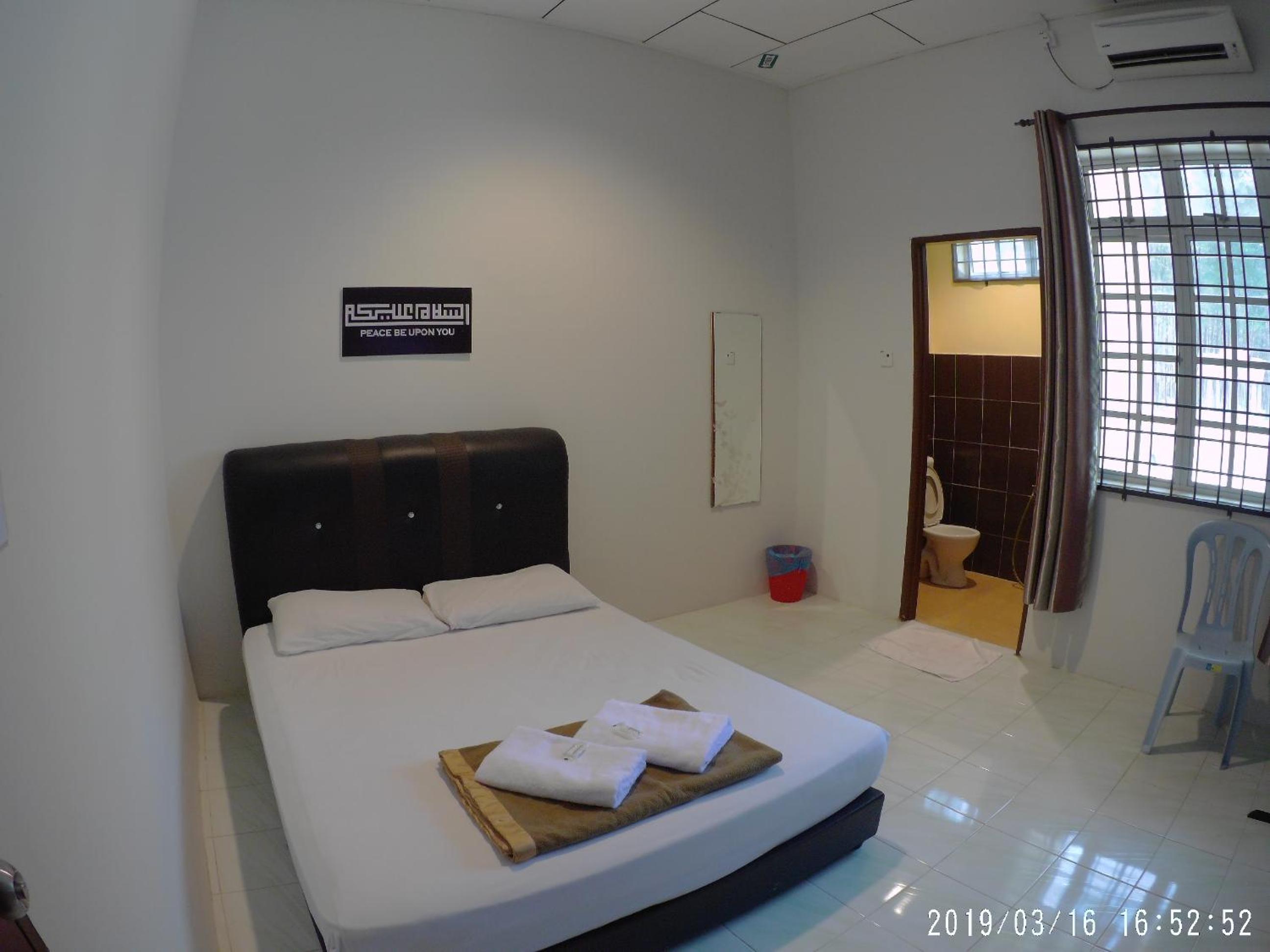 Budget Double Room - Photo 6