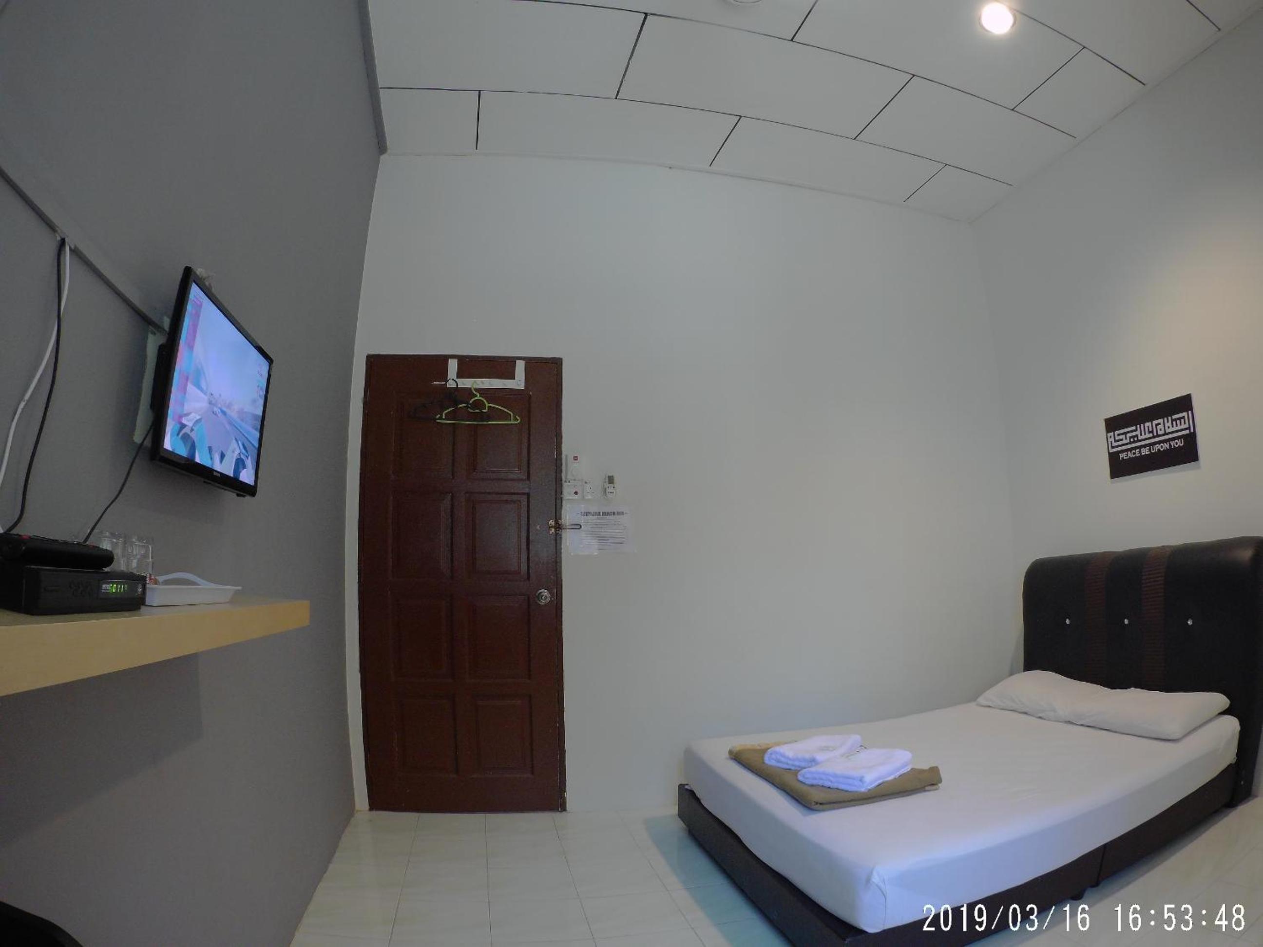Budget Double Room - Photo 7