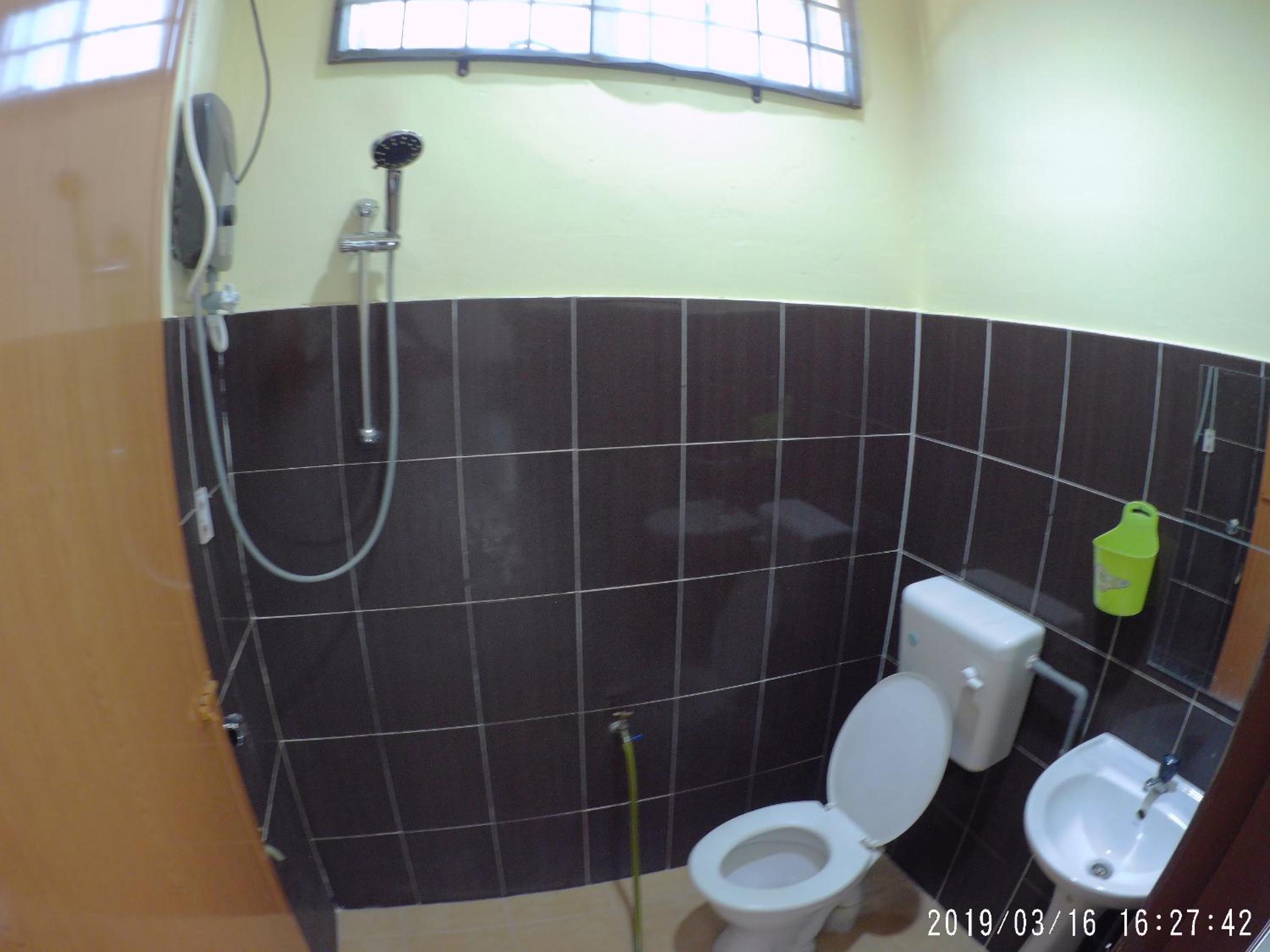 Budget Double Room - Photo 10