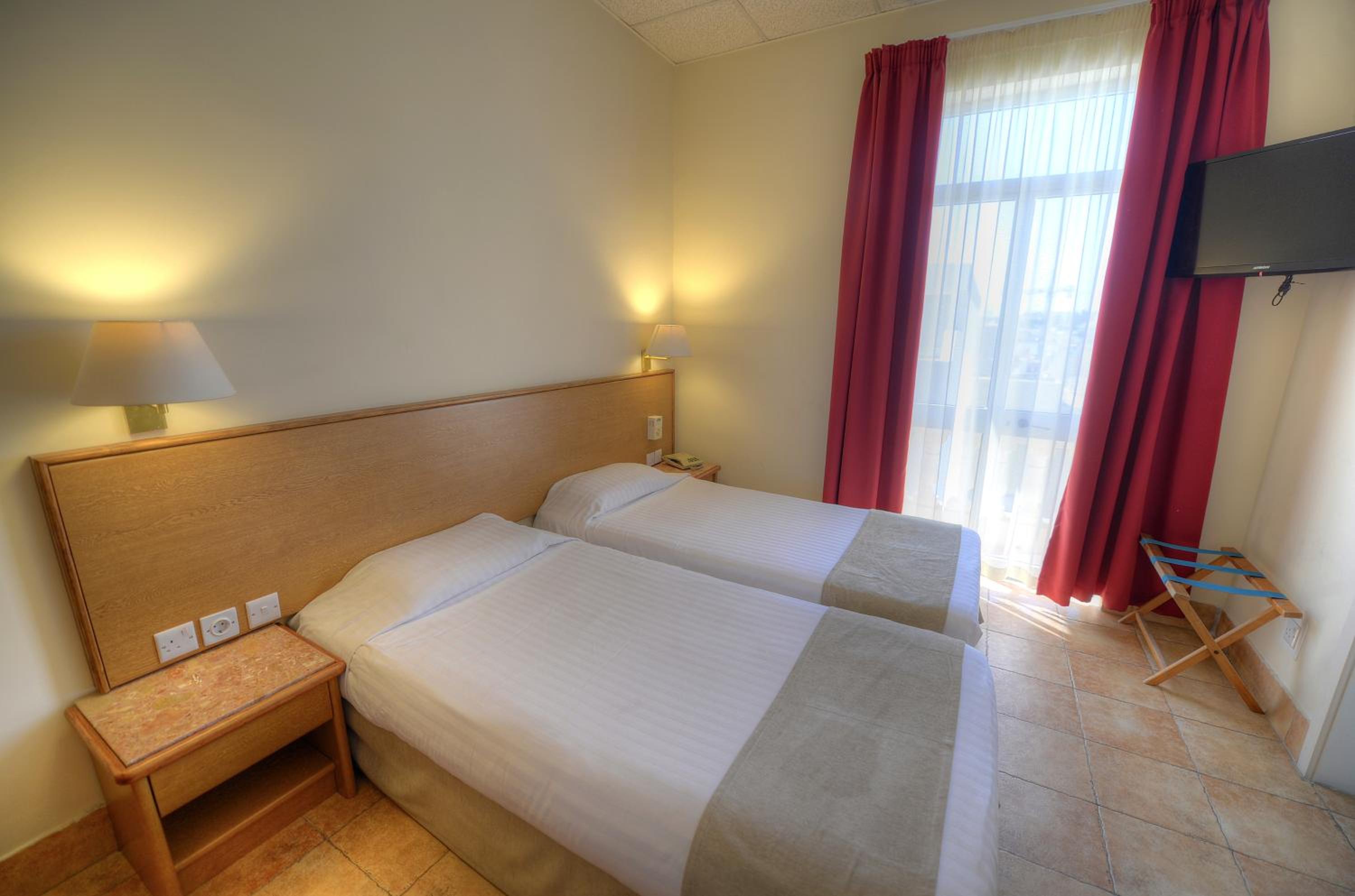 Standard Twin Room (1 Adult)