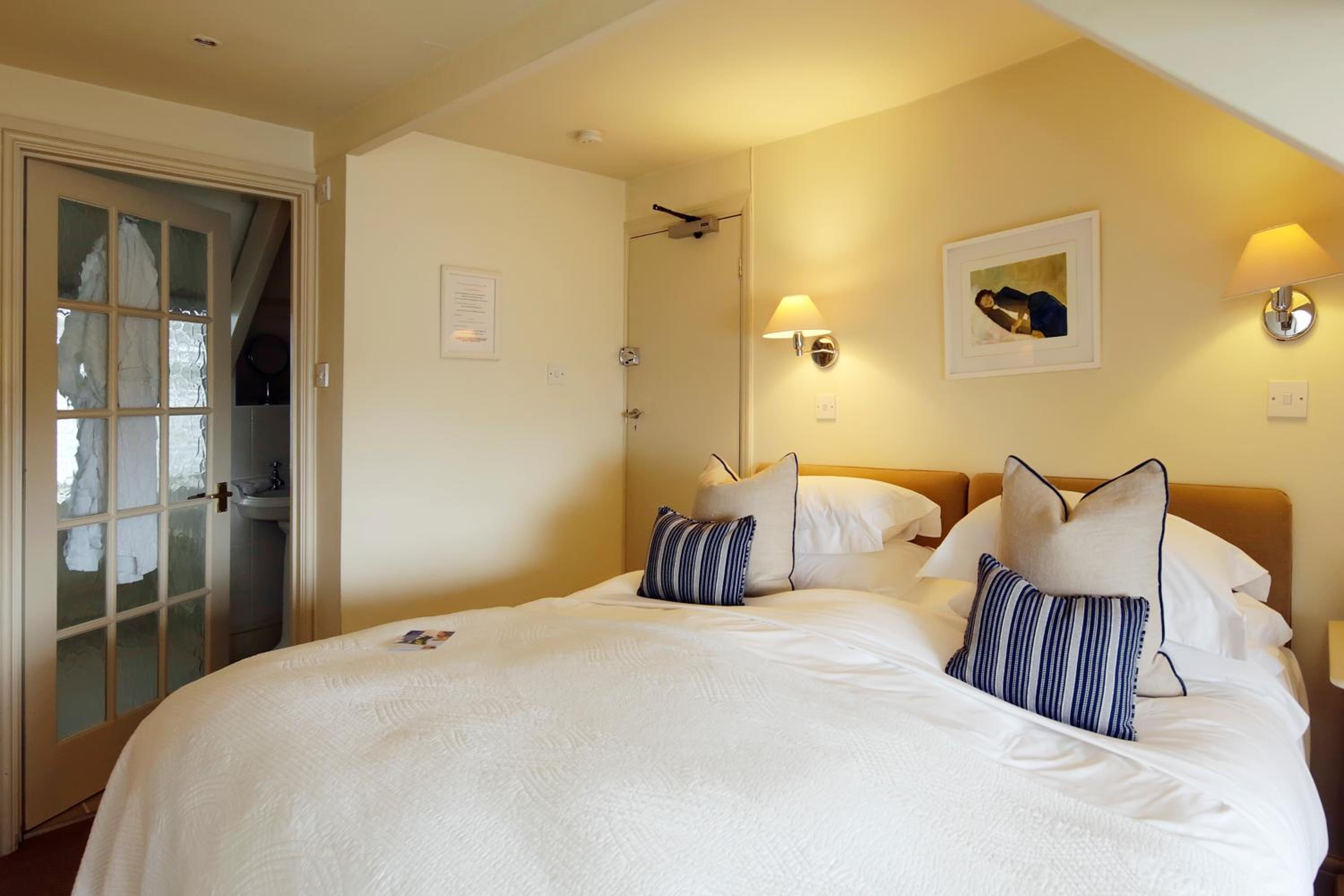 Small Double or Twin Room photo 1