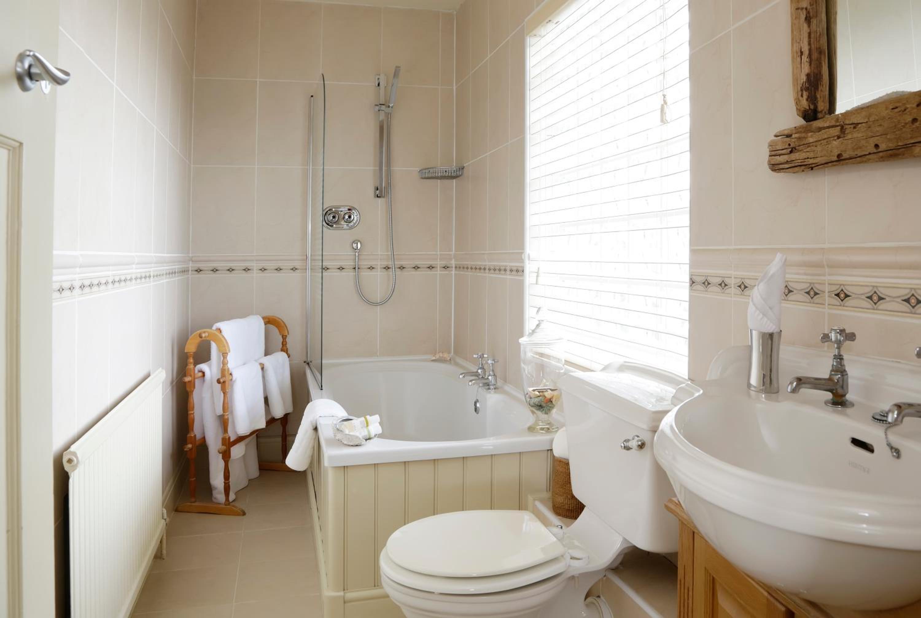 Standard King Room photo 2