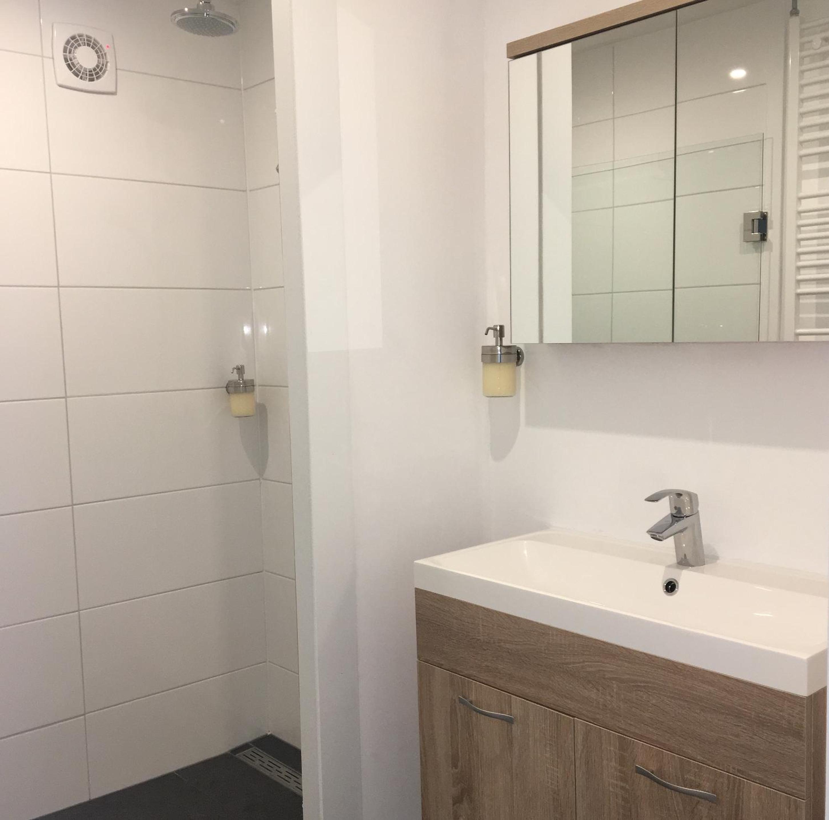Deluxe Double Room with Shower - Photo 22